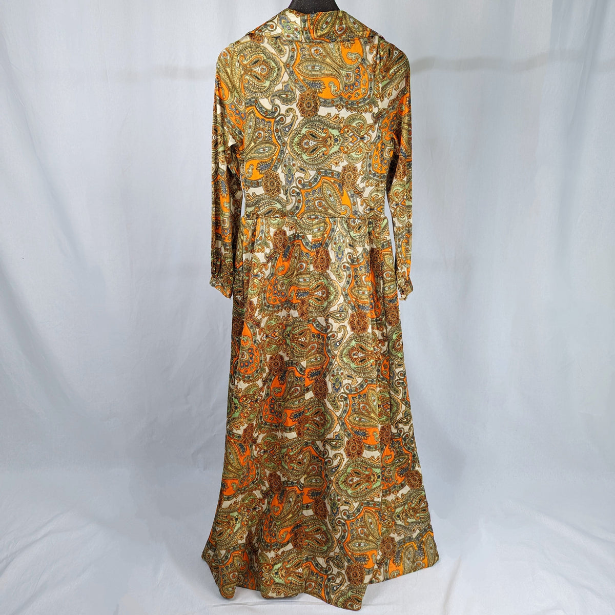 Kuratierter Vintage Onlineshop nachhaltige Secondhand Kleidung online kaufen, Online Shop Vintage, Vintage Online Shop, Second Hand Online Shop, gebraucht, zweite Hand, reused, preloved, Y2K, thriftshop, thriftstore, thrifting, thrift shop, thrift store