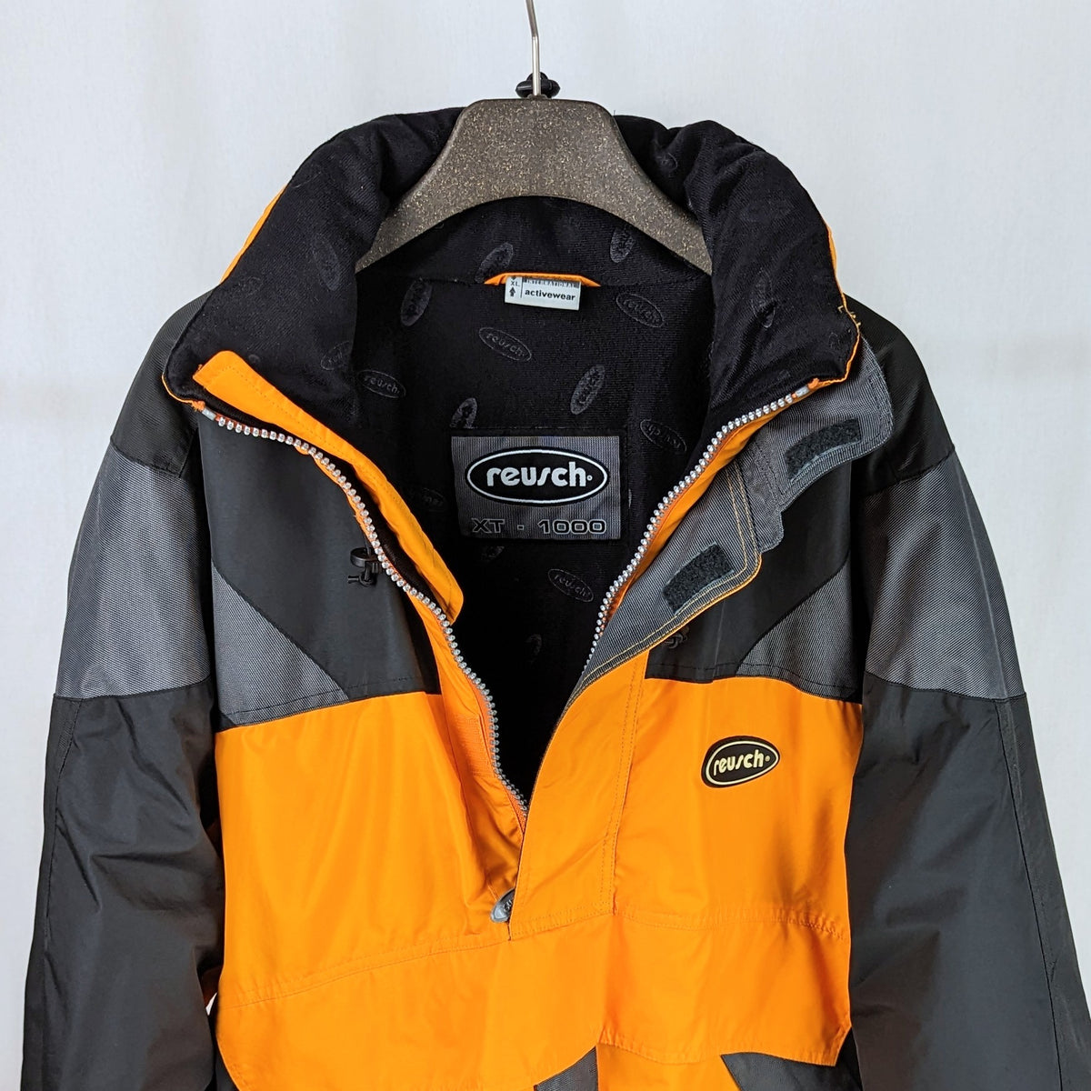 Kuratierter Vintage Onlineshop nachhaltige Secondhand Kleidung online kaufen, Online Shop Vintage, Vintage Online Shop, Second Hand Online Shop, gebraucht, zweite Hand, reused, preloved, Y2K, thriftshop, thriftstore, thrifting, thrift shop, thrift store