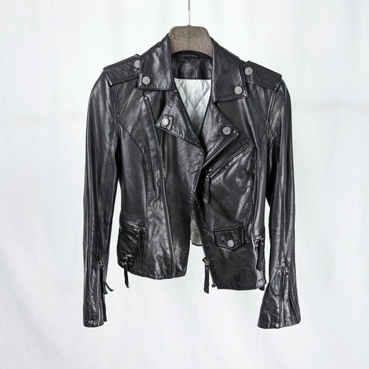 Kuratierter Vintage Onlineshop nachhaltige Secondhand Kleidung online kaufen, Online Shop Vintage, Vintage Online Shop, Second Hand Online Shop, gebraucht, zweite Hand, reused, preloved, Y2K, thriftshop, thriftstore, thrifting, thrift shop, thrift store