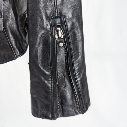 Kuratierter Vintage Onlineshop nachhaltige Secondhand Kleidung online kaufen, Online Shop Vintage, Vintage Online Shop, Second Hand Online Shop, gebraucht, zweite Hand, reused, preloved, Y2K, thriftshop, thriftstore, thrifting, thrift shop, thrift store