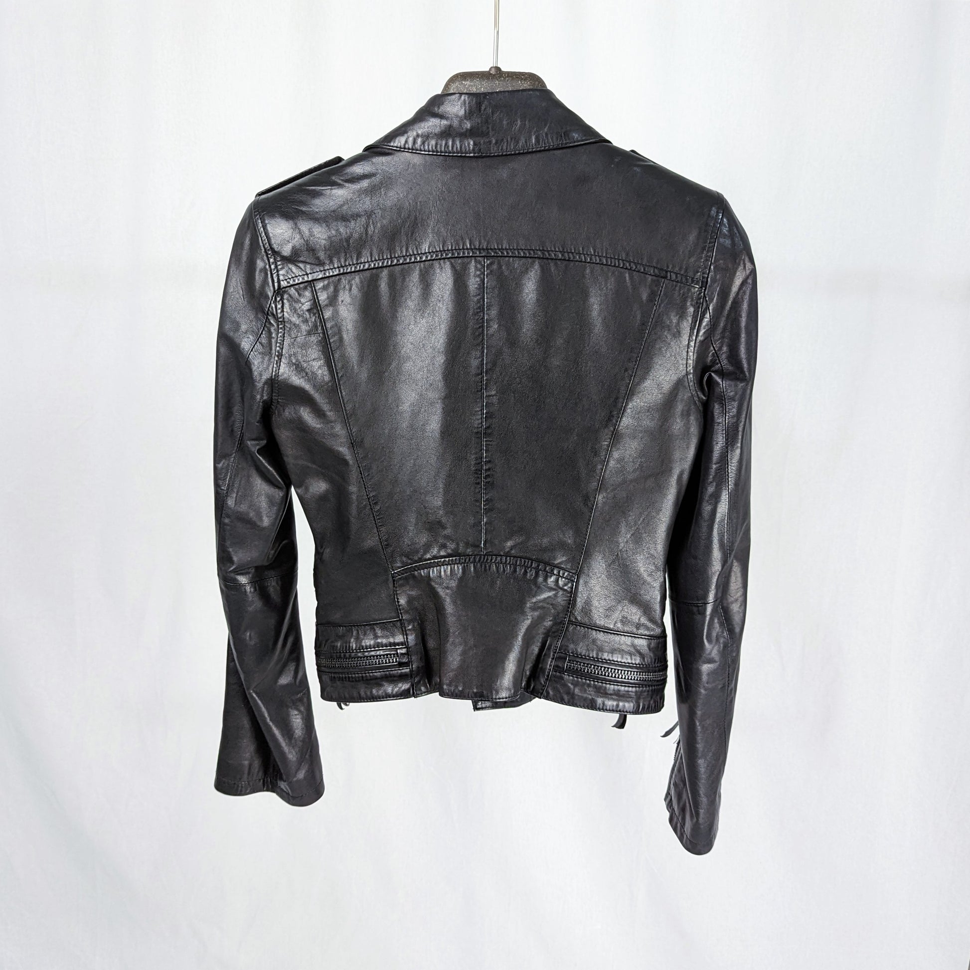 Kuratierter Vintage Onlineshop nachhaltige Secondhand Kleidung online kaufen, Online Shop Vintage, Vintage Online Shop, Second Hand Online Shop, gebraucht, zweite Hand, reused, preloved, Y2K, thriftshop, thriftstore, thrifting, thrift shop, thrift store