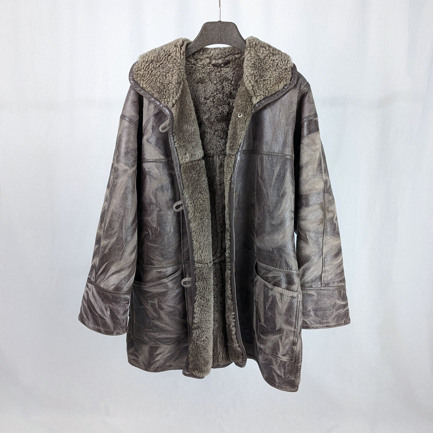 Kuratierter Vintage Onlineshop nachhaltige Secondhand Kleidung online kaufen, Online Shop Vintage, Vintage Online Shop, Second Hand Online Shop, gebraucht, zweite Hand, reused, preloved, Y2K, thriftshop, thriftstore, thrifting, thrift shop, thrift store