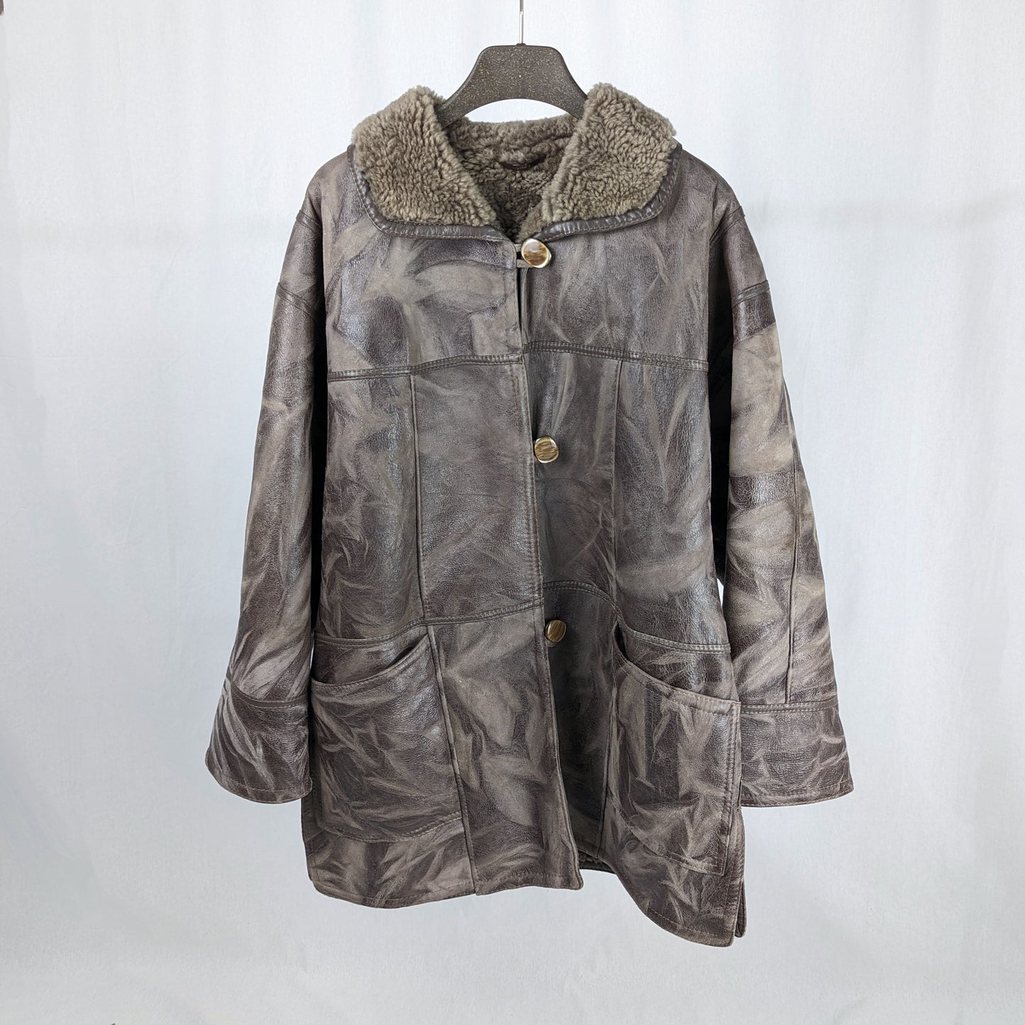 Kuratierter Vintage Onlineshop nachhaltige Secondhand Kleidung online kaufen, Online Shop Vintage, Vintage Online Shop, Second Hand Online Shop, gebraucht, zweite Hand, reused, preloved, Y2K, thriftshop, thriftstore, thrifting, thrift shop, thrift store