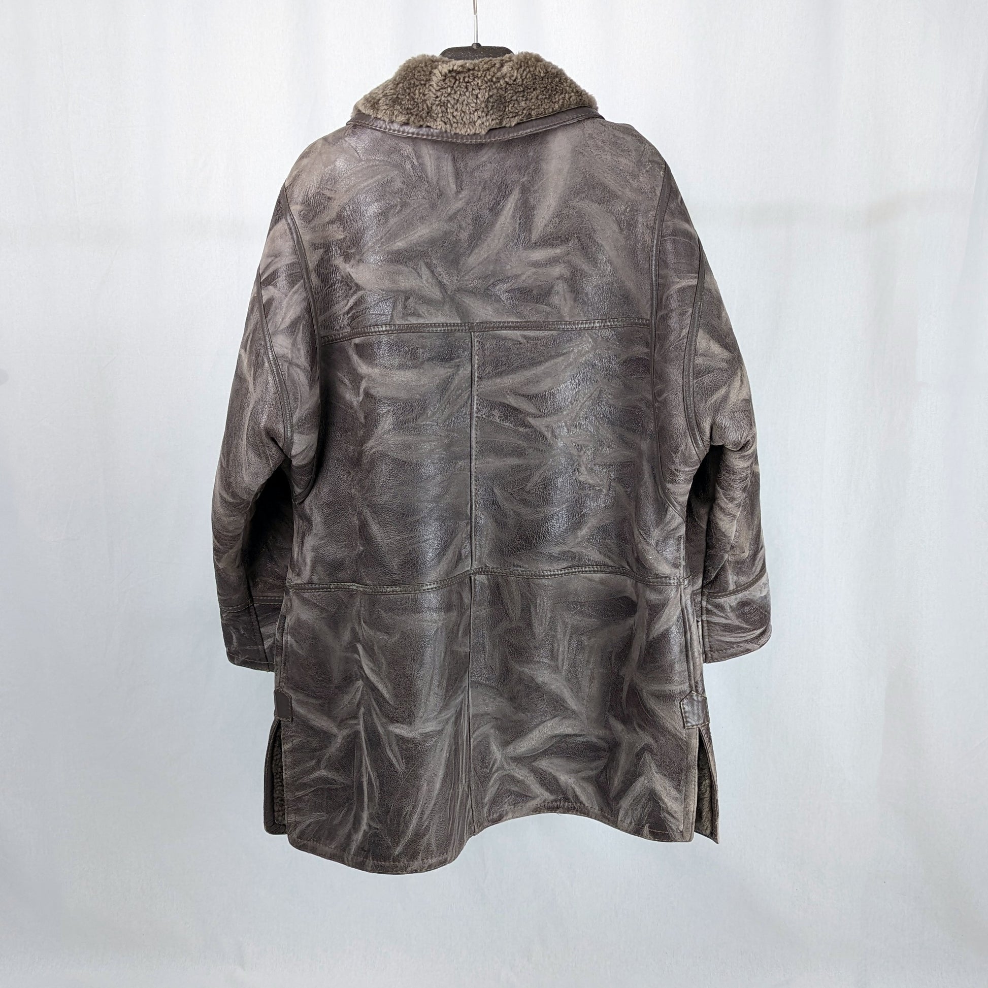 Kuratierter Vintage Onlineshop nachhaltige Secondhand Kleidung online kaufen, Online Shop Vintage, Vintage Online Shop, Second Hand Online Shop, gebraucht, zweite Hand, reused, preloved, Y2K, thriftshop, thriftstore, thrifting, thrift shop, thrift store