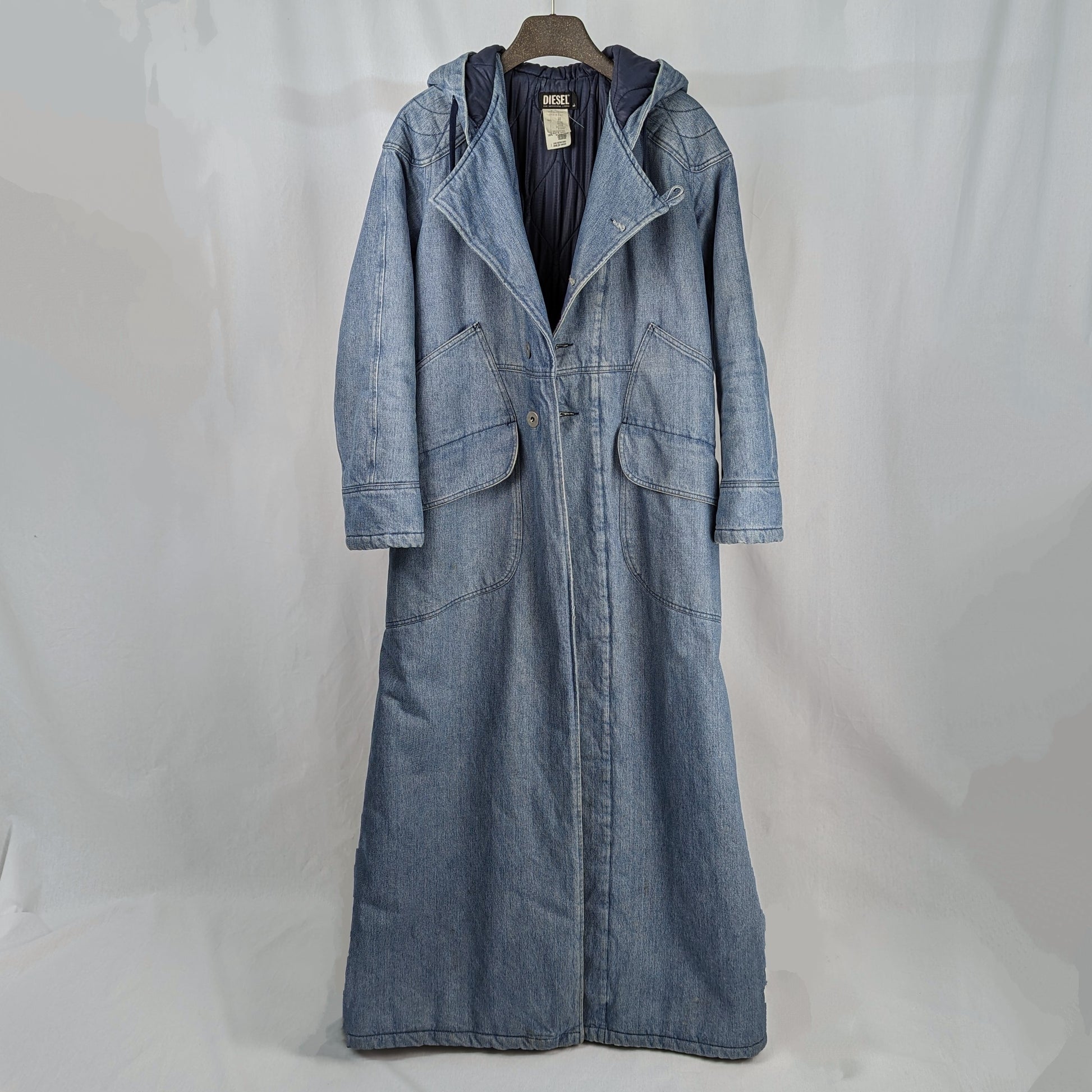 Kuratierter Vintage Onlineshop nachhaltige Secondhand Kleidung online kaufen, Online Shop Vintage, Vintage Online Shop, Second Hand Online Shop, gebraucht, zweite Hand, reused, preloved, Y2K, thriftshop, thriftstore, thrifting, thrift shop, thrift store