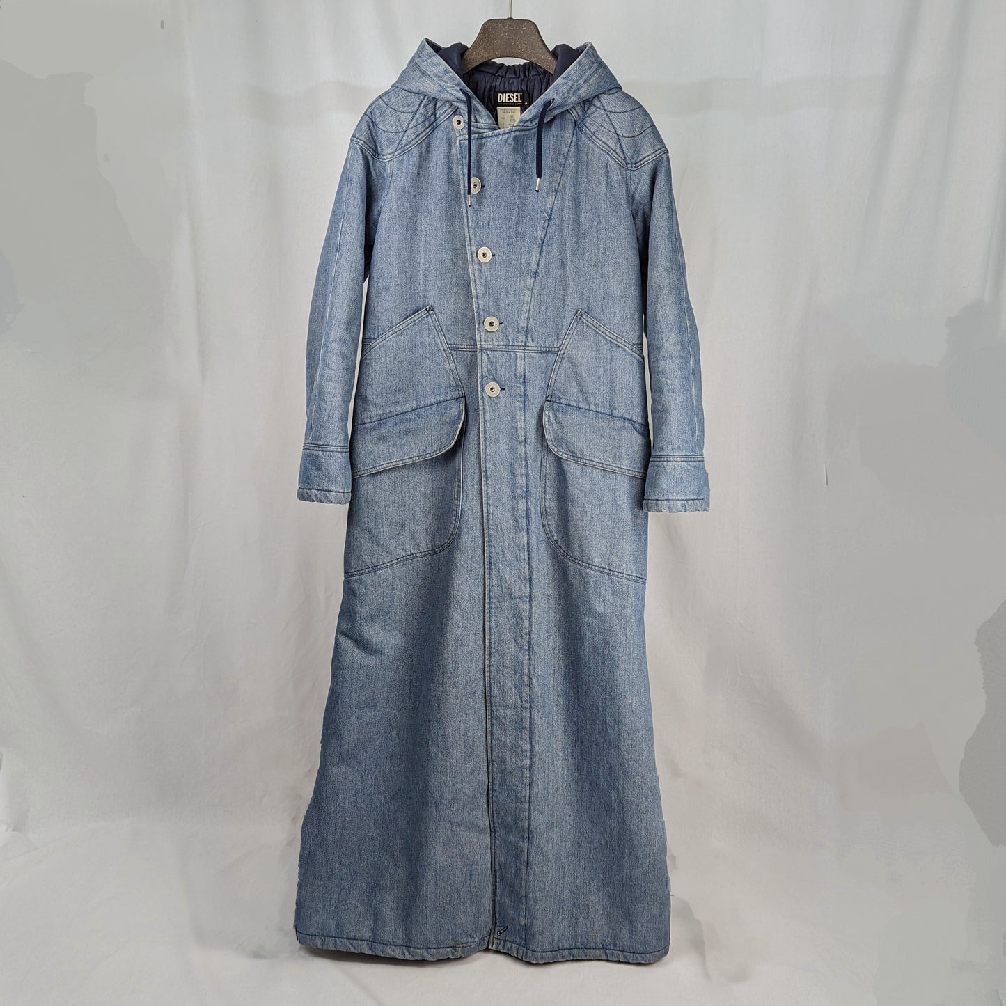 Kuratierter Vintage Onlineshop nachhaltige Secondhand Kleidung online kaufen, Online Shop Vintage, Vintage Online Shop, Second Hand Online Shop, gebraucht, zweite Hand, reused, preloved, Y2K, thriftshop, thriftstore, thrifting, thrift shop, thrift store