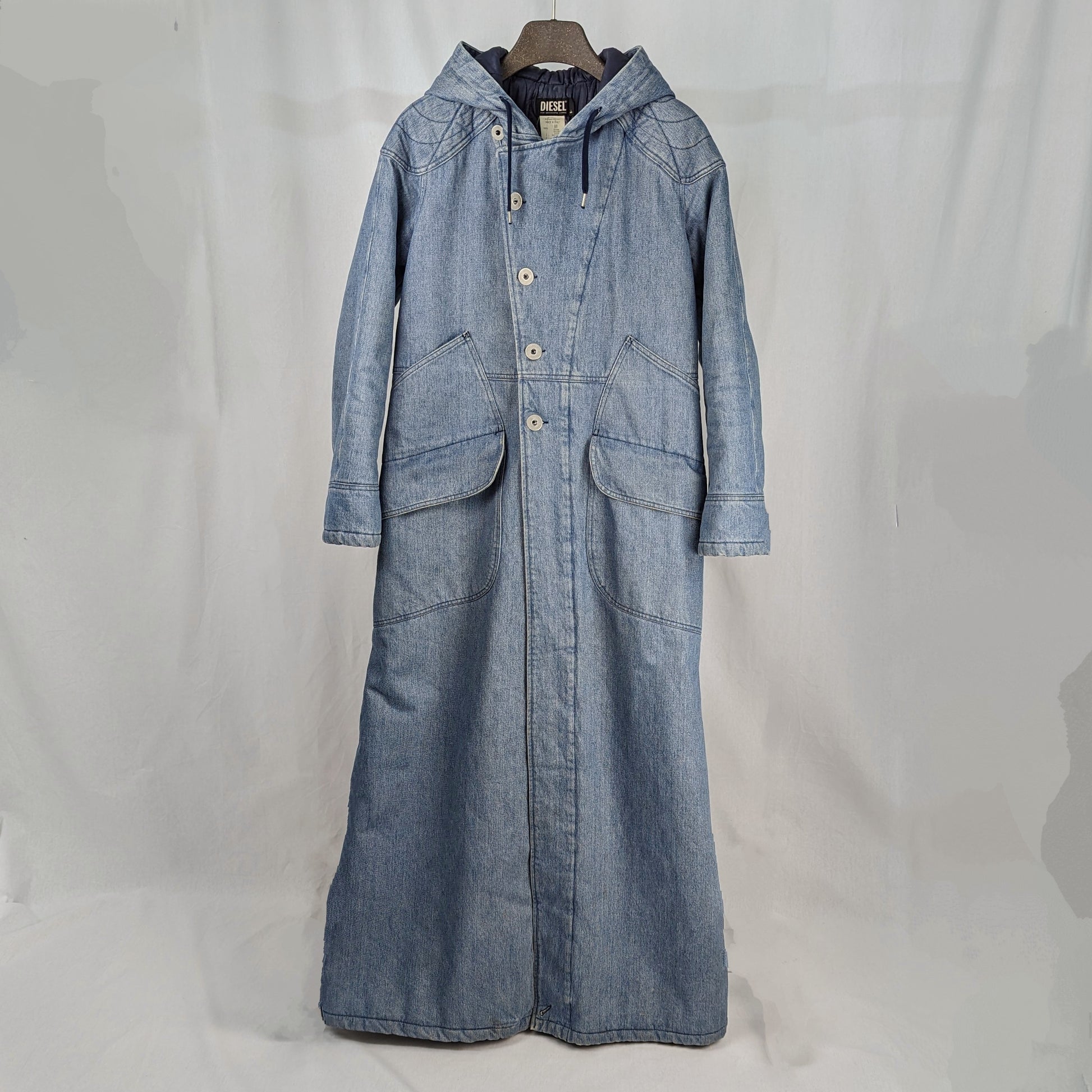 Kuratierter Vintage Onlineshop nachhaltige Secondhand Kleidung online kaufen, Online Shop Vintage, Vintage Online Shop, Second Hand Online Shop, gebraucht, zweite Hand, reused, preloved, Y2K, thriftshop, thriftstore, thrifting, thrift shop, thrift store