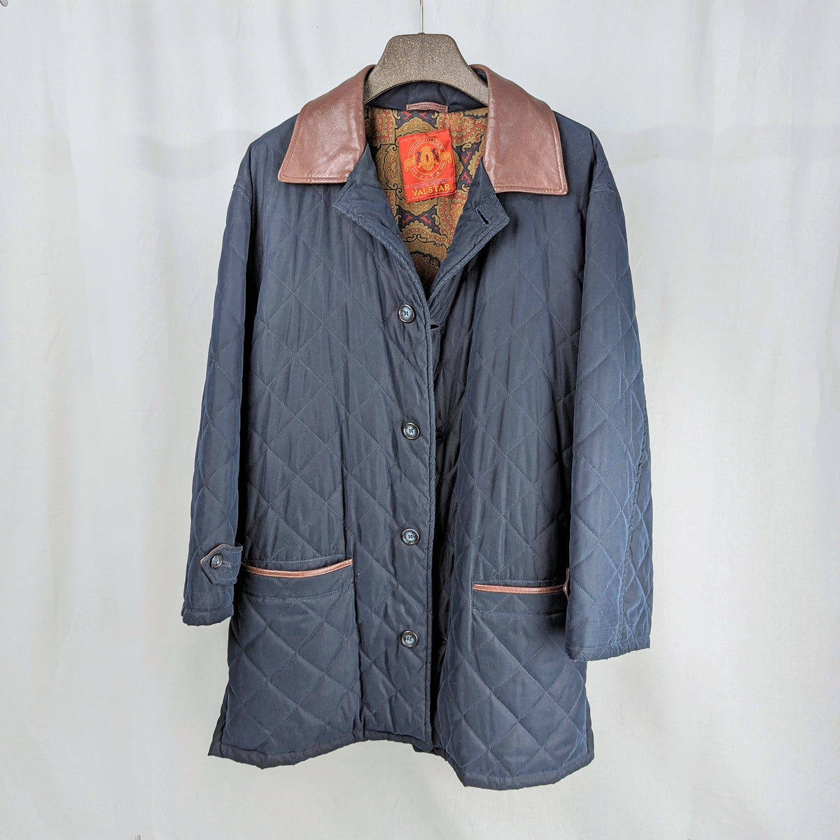 Kuratierter Vintage Onlineshop nachhaltige Secondhand Kleidung online kaufen, Online Shop Vintage, Vintage Online Shop, Second Hand Online Shop, gebraucht, zweite Hand, reused, preloved, Y2K, thriftshop, thriftstore, thrifting, thrift shop, thrift store