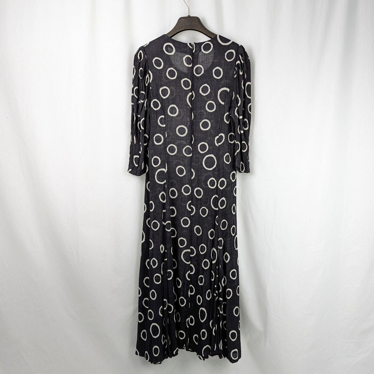 Kuratierter Vintage Onlineshop nachhaltige Secondhand Kleidung online kaufen, Online Shop Vintage, Vintage Online Shop, Second Hand Online Shop, gebraucht, zweite Hand, reused, preloved, Y2K, thriftshop, thriftstore, thrifting, thrift shop, thrift store