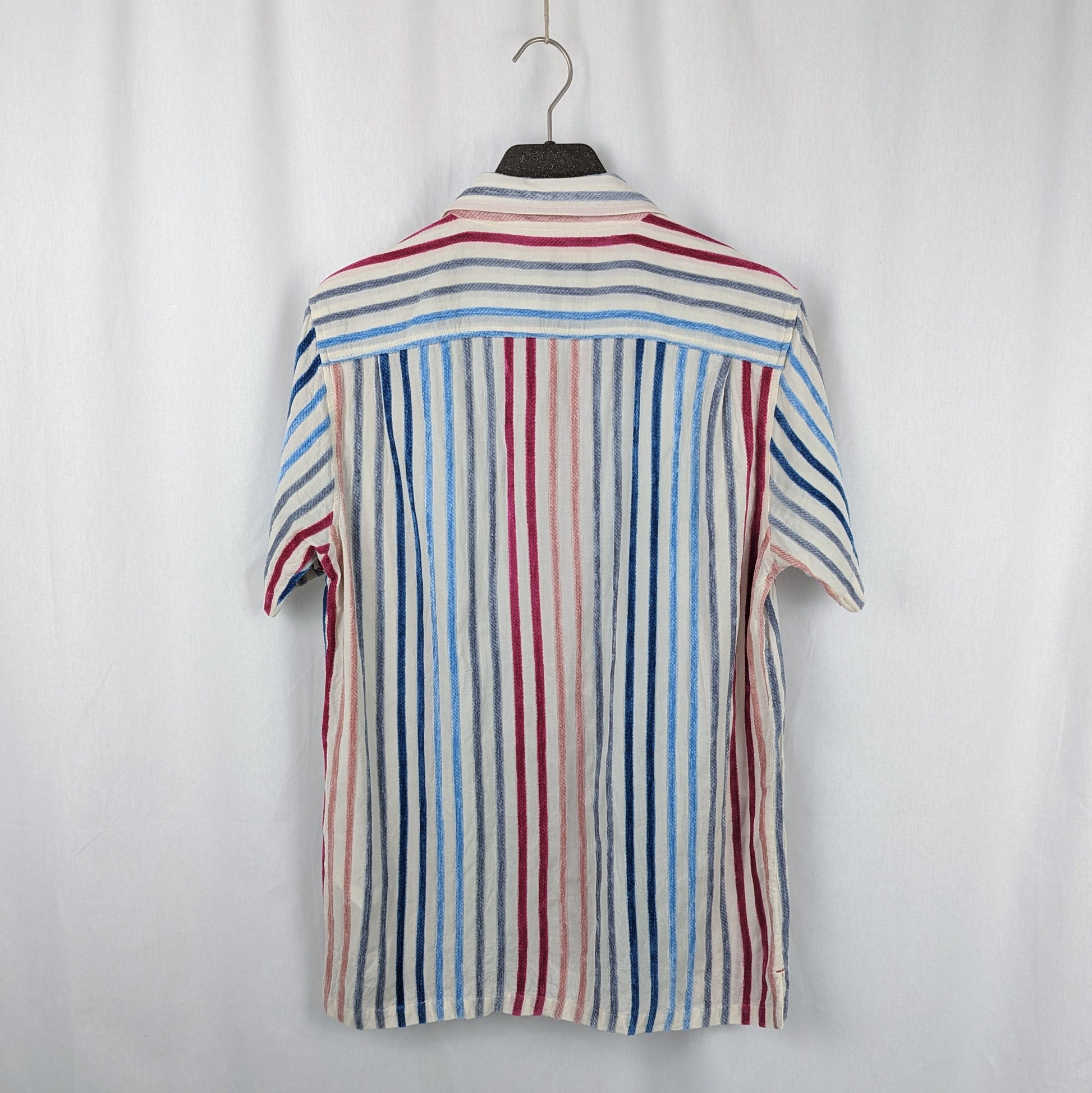 Kuratierter Vintage Onlineshop nachhaltige Secondhand Kleidung online kaufen, Online Shop Vintage, Vintage Online Shop, Second Hand Online Shop, gebraucht, zweite Hand, reused, preloved, Y2K, thriftshop, thriftstore, thrifting, thrift shop, thrift store