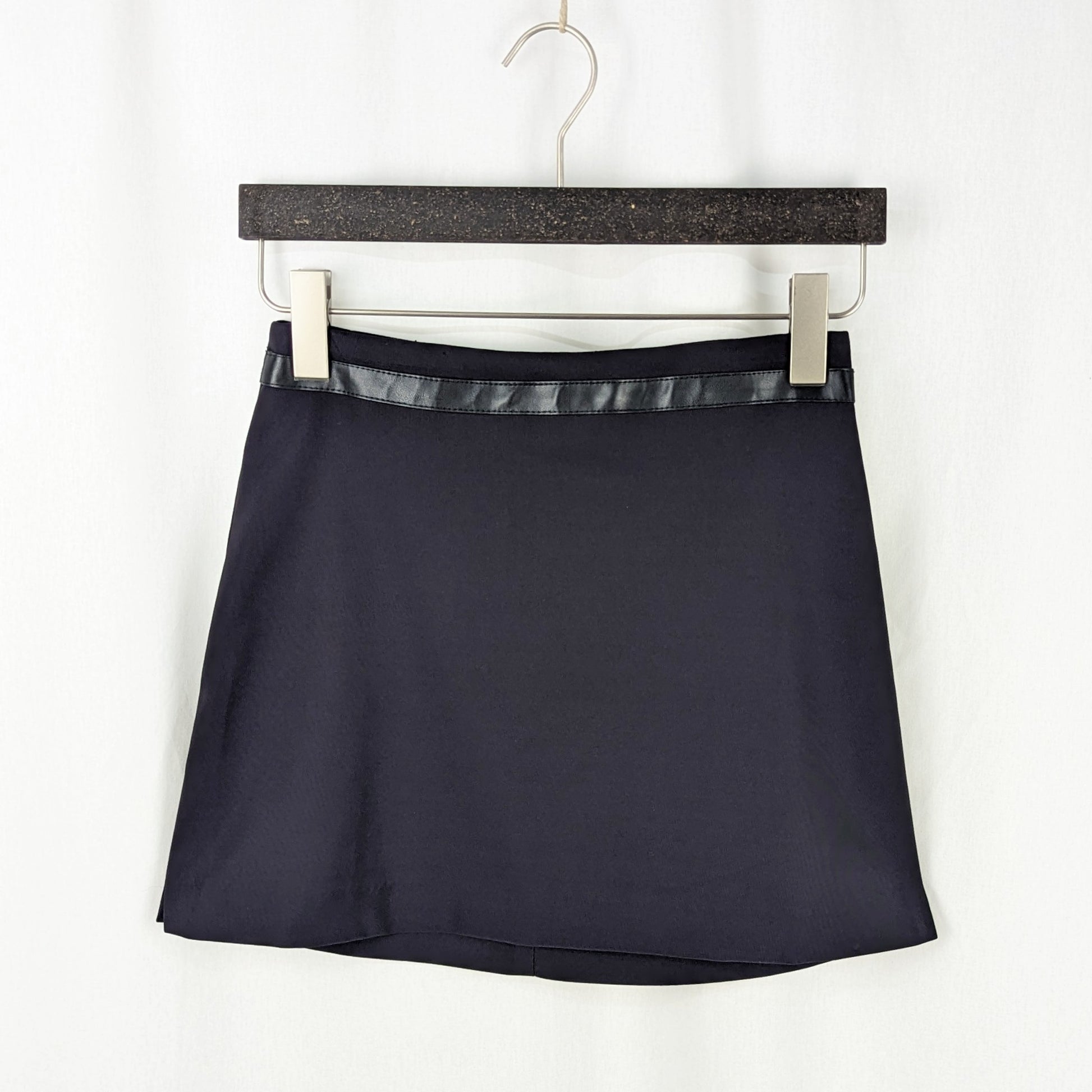 Kuratierter Vintage Onlineshop nachhaltige Secondhand Kleidung online kaufen, Online Shop Vintage, Vintage Online Shop, Second Hand Online Shop, gebraucht, zweite Hand, reused, preloved, Y2K, thriftshop, thriftstore, thrifting, thrift shop, thrift store