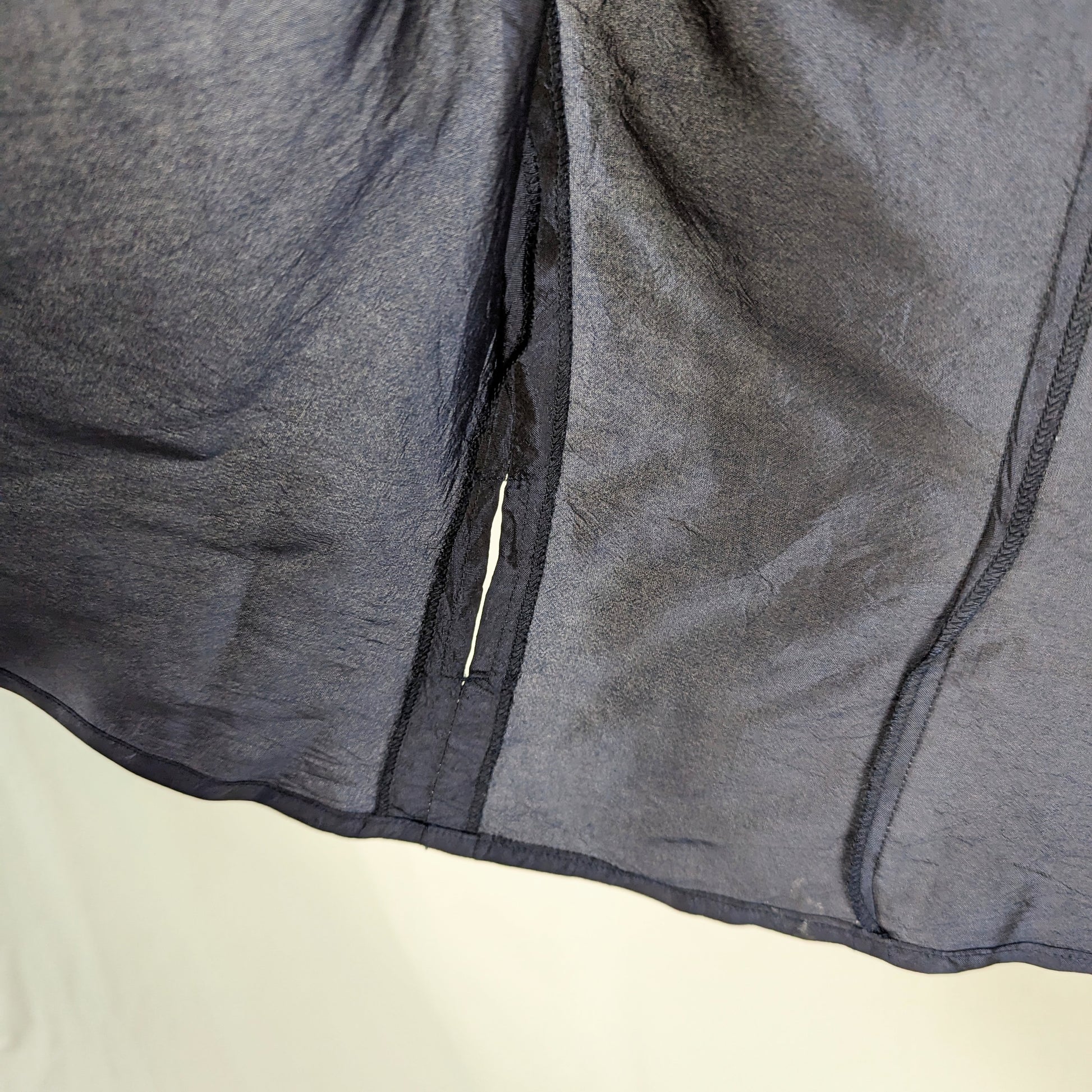 Kuratierter Vintage Onlineshop nachhaltige Secondhand Kleidung online kaufen, Online Shop Vintage, Vintage Online Shop, Second Hand Online Shop, gebraucht, zweite Hand, reused, preloved, Y2K, thriftshop, thriftstore, thrifting, thrift shop, thrift store