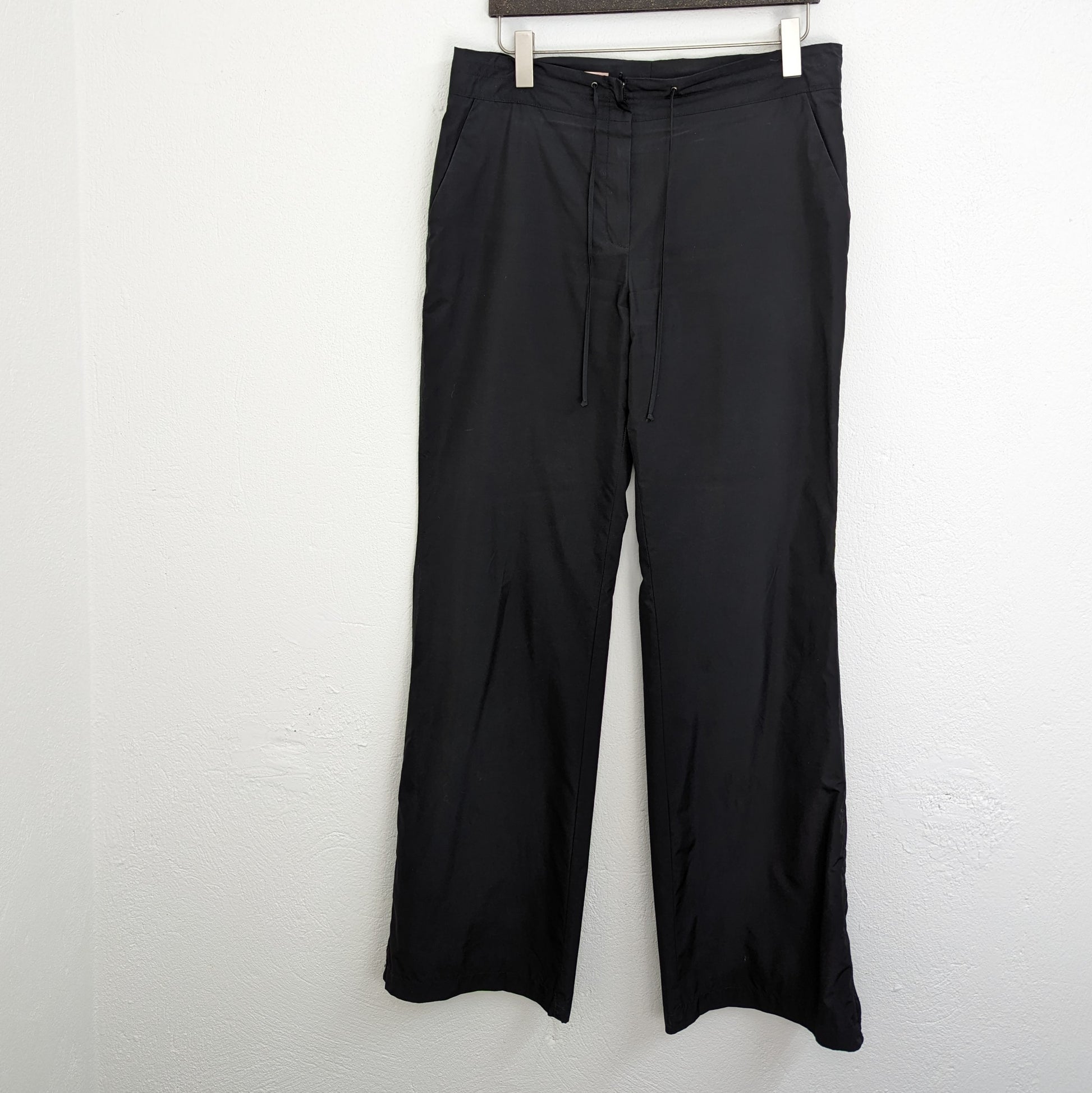 Kuratierter Vintage Onlineshop nachhaltige Secondhand Kleidung online kaufen, Online Shop Vintage, Vintage Online Shop, Second Hand Online Shop, gebraucht, zweite Hand, reused, preloved, Y2K, thriftshop, thriftstore, thrifting, thrift shop, thrift store