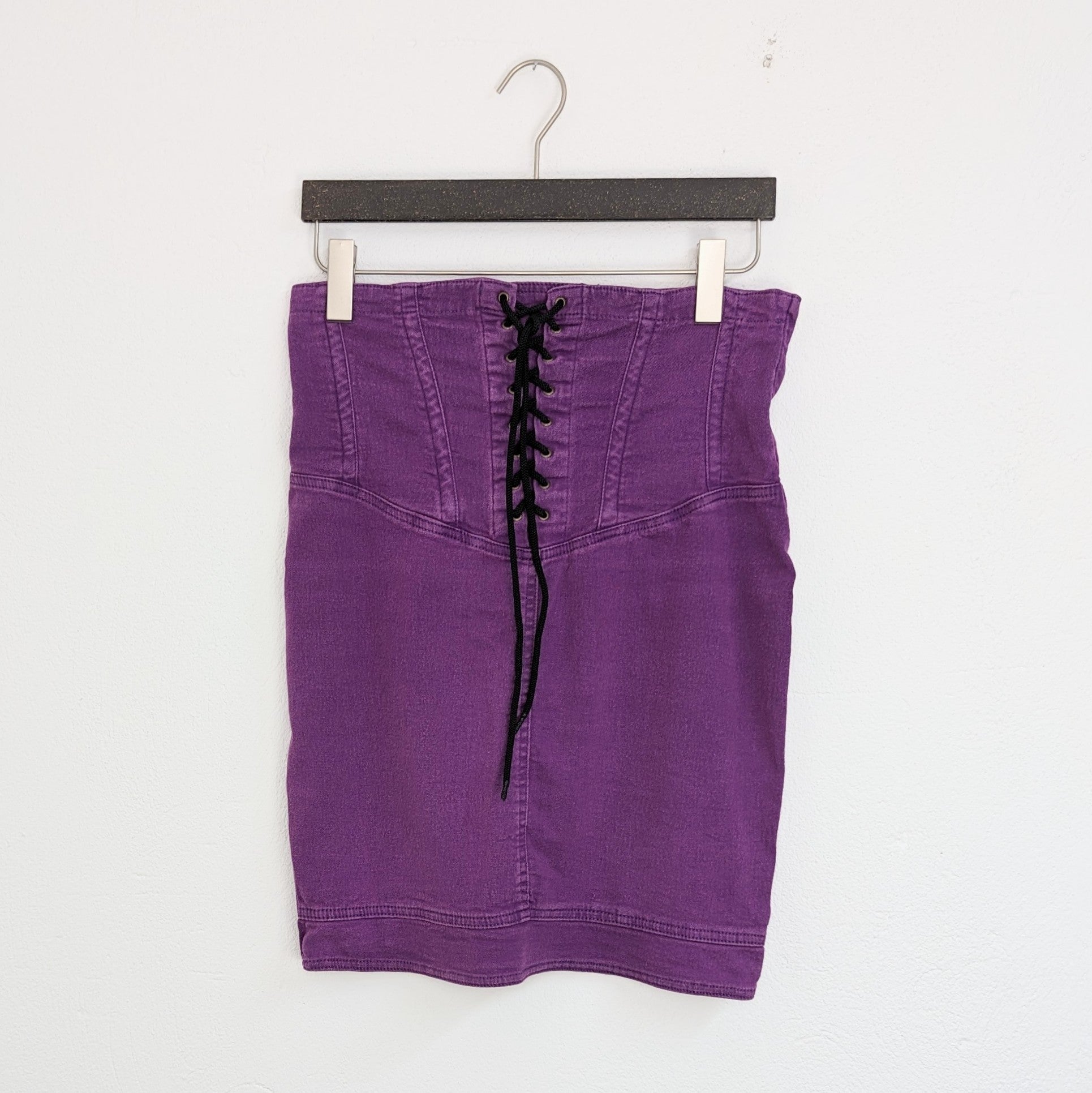 Kuratierter Vintage Onlineshop nachhaltige Secondhand Kleidung online kaufen, Online Shop Vintage, Vintage Online Shop, Second Hand Online Shop, gebraucht, zweite Hand, reused, preloved, Y2K, thriftshop, thriftstore, thrifting, thrift shop, thrift store