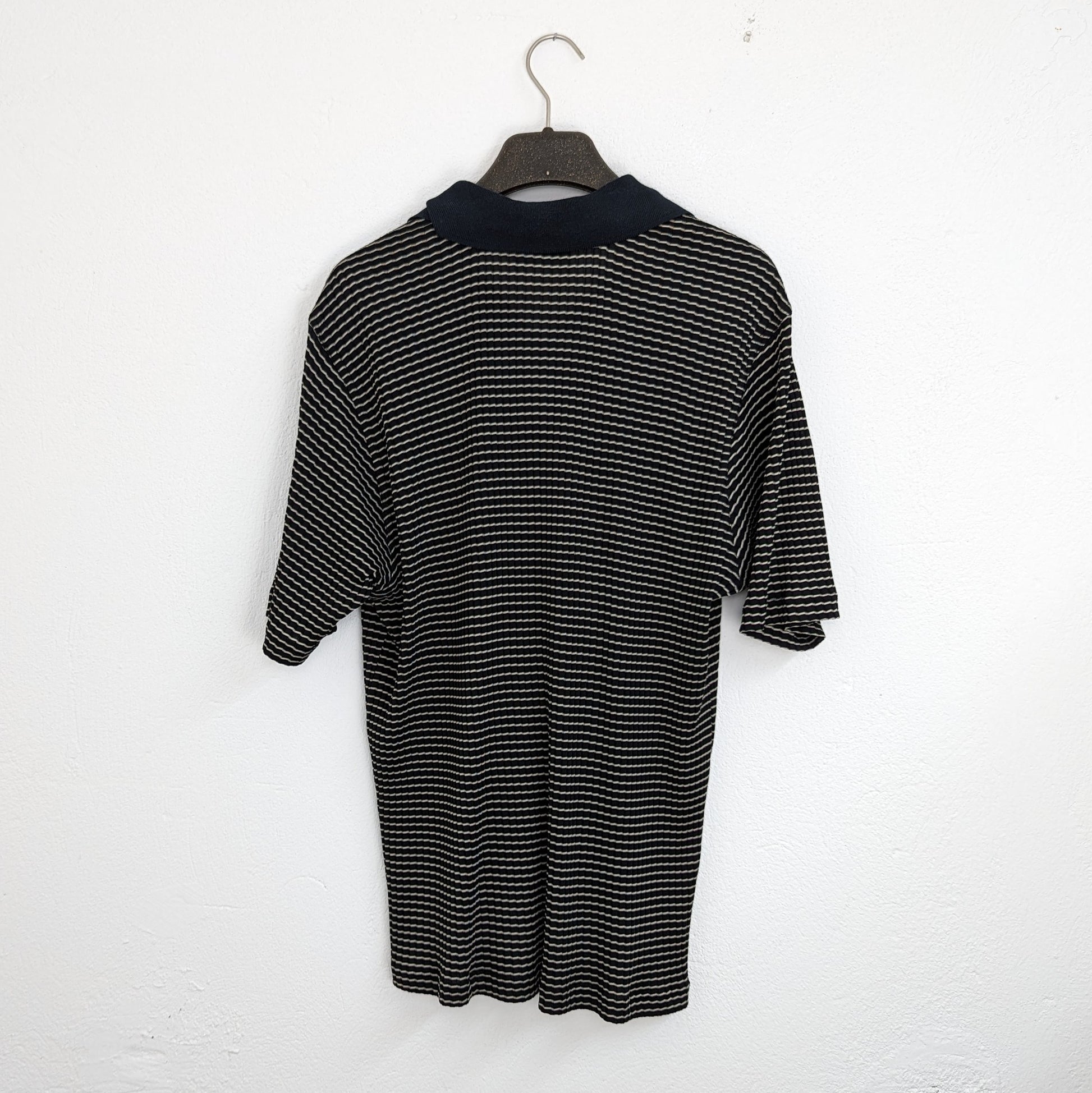Kuratierter Vintage Onlineshop nachhaltige Secondhand Kleidung online kaufen, Online Shop Vintage, Vintage Online Shop, Second Hand Online Shop, gebraucht, zweite Hand, reused, preloved, Y2K, thriftshop, thriftstore, thrifting, thrift shop, thrift store