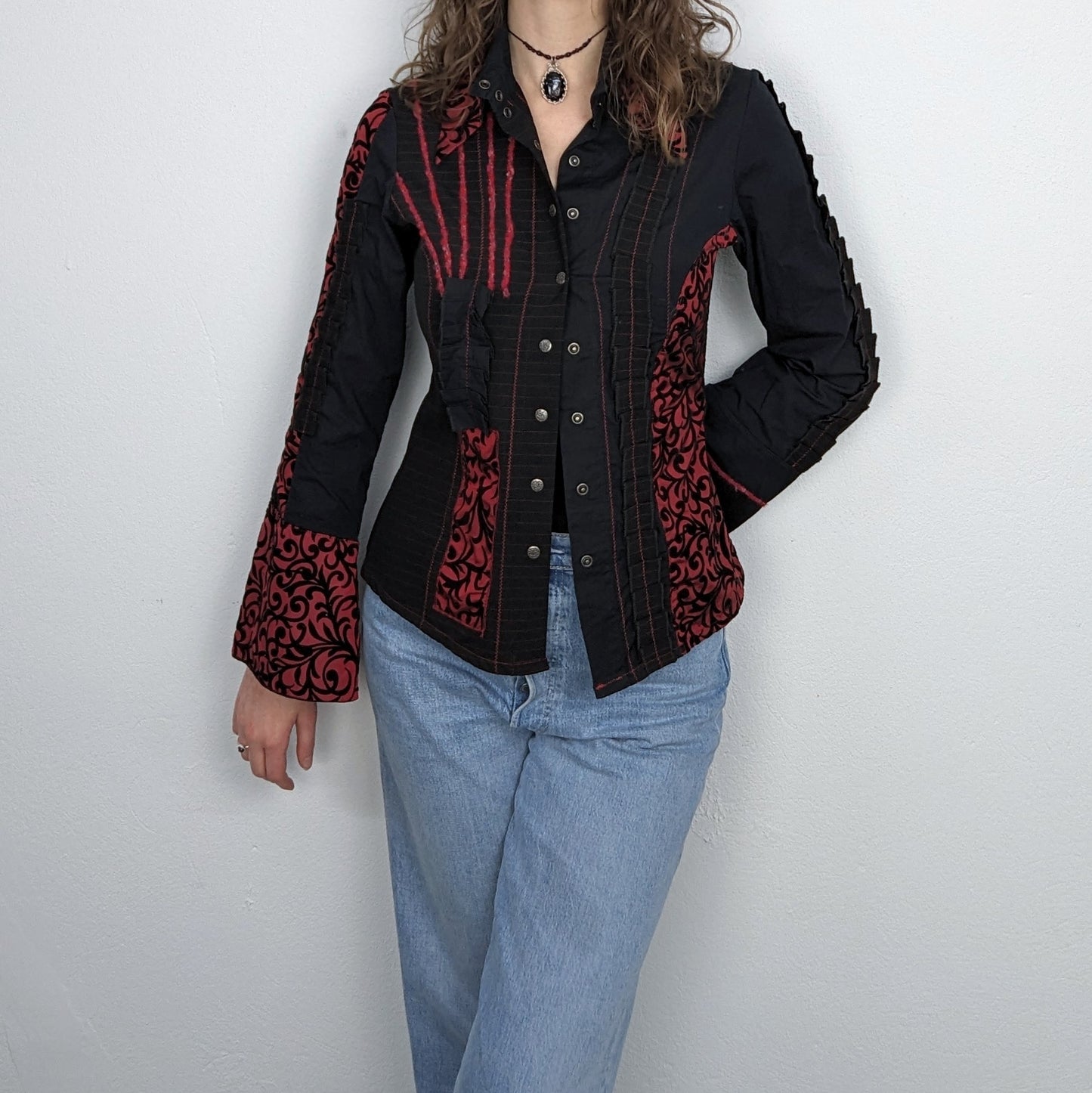Kuratierter Vintage Onlineshop nachhaltige Secondhand Kleidung online kaufen, Online Shop Vintage, Vintage Online Shop, Second Hand Online Shop, gebraucht, zweite Hand, reused, preloved, Y2K, thriftshop, thriftstore, thrifting, thrift shop, thrift store
