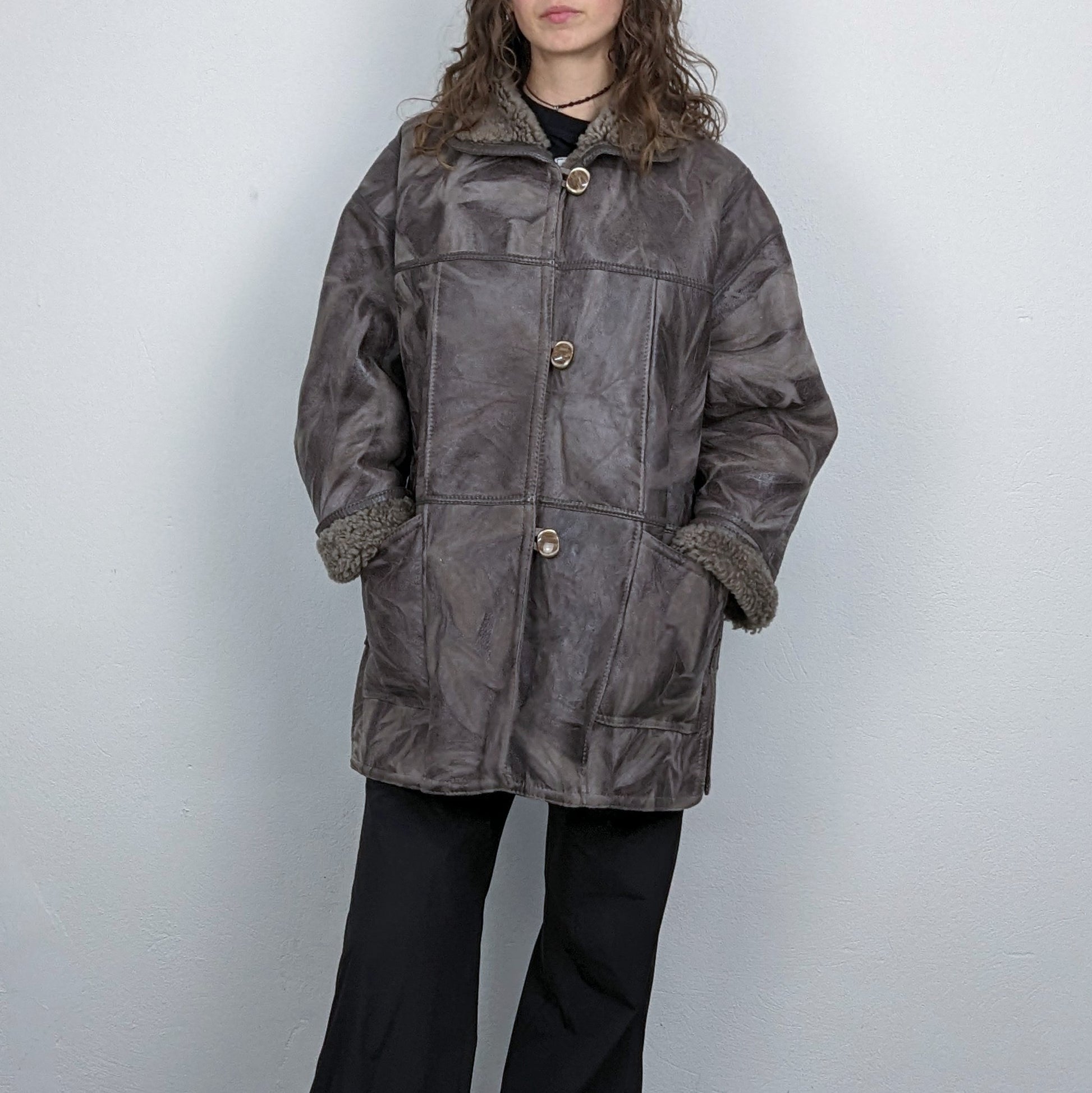 Kuratierter Vintage Onlineshop nachhaltige Secondhand Kleidung online kaufen, Online Shop Vintage, Vintage Online Shop, Second Hand Online Shop, gebraucht, zweite Hand, reused, preloved, Y2K, thriftshop, thriftstore, thrifting, thrift shop, thrift store