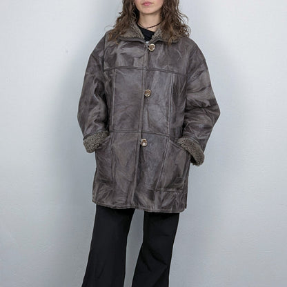 Kuratierter Vintage Onlineshop nachhaltige Secondhand Kleidung online kaufen, Online Shop Vintage, Vintage Online Shop, Second Hand Online Shop, gebraucht, zweite Hand, reused, preloved, Y2K, thriftshop, thriftstore, thrifting, thrift shop, thrift store