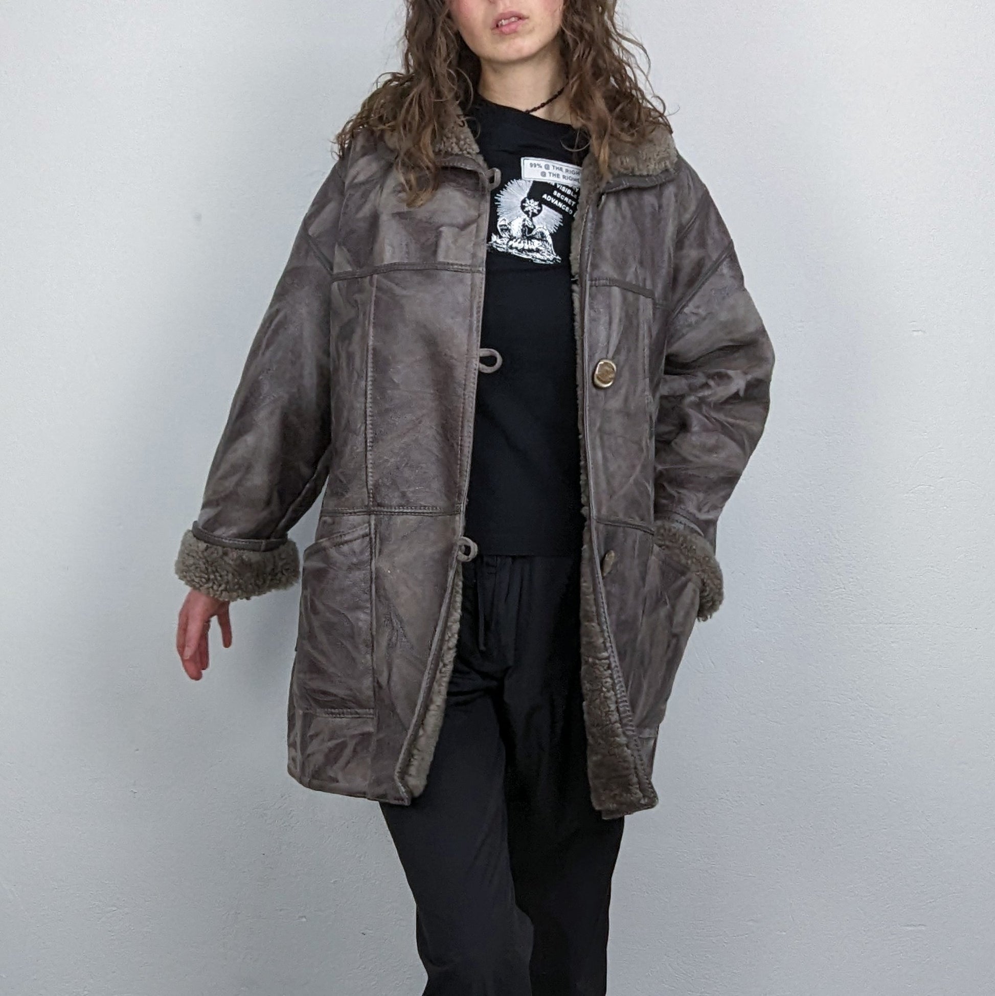 Kuratierter Vintage Onlineshop nachhaltige Secondhand Kleidung online kaufen, Online Shop Vintage, Vintage Online Shop, Second Hand Online Shop, gebraucht, zweite Hand, reused, preloved, Y2K, thriftshop, thriftstore, thrifting, thrift shop, thrift store