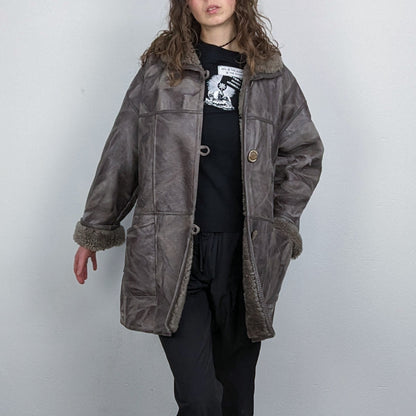 Kuratierter Vintage Onlineshop nachhaltige Secondhand Kleidung online kaufen, Online Shop Vintage, Vintage Online Shop, Second Hand Online Shop, gebraucht, zweite Hand, reused, preloved, Y2K, thriftshop, thriftstore, thrifting, thrift shop, thrift store