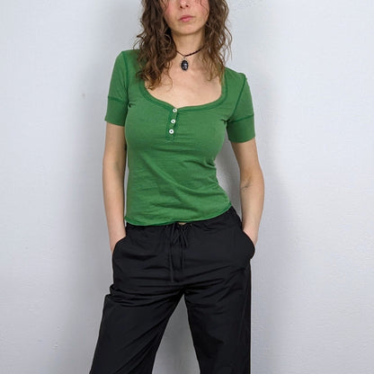 Kuratierter Vintage Onlineshop nachhaltige Secondhand Kleidung online kaufen, Online Shop Vintage, Vintage Online Shop, Second Hand Online Shop, gebraucht, zweite Hand, reused, preloved, Y2K, thriftshop, thriftstore, thrifting, thrift shop, thrift store