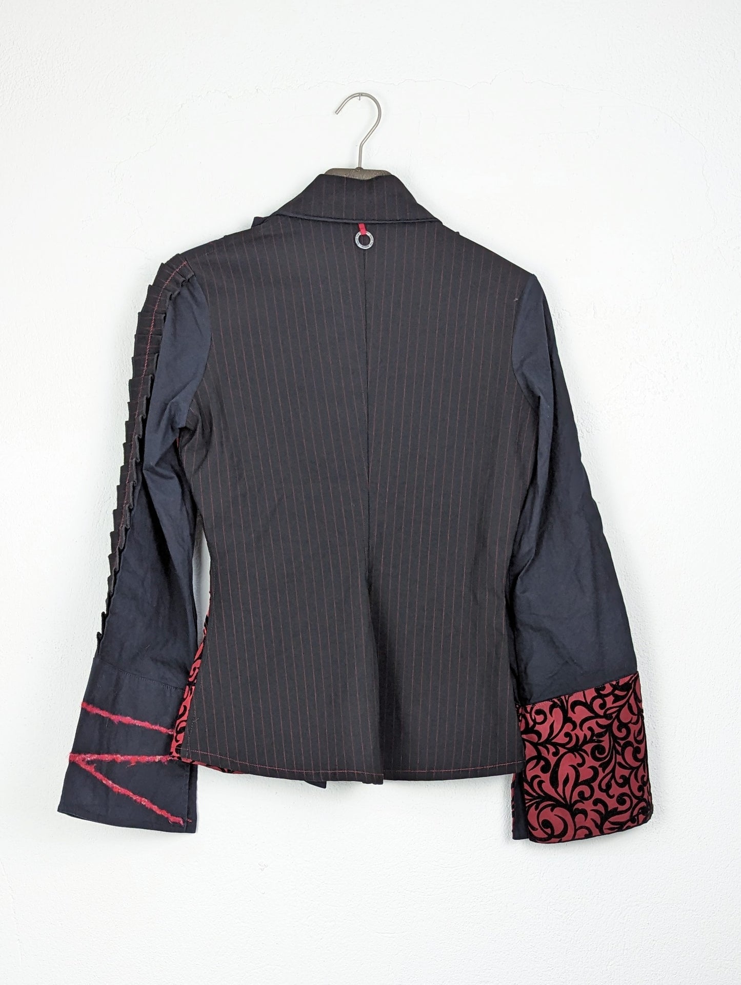 Kuratierter Vintage Onlineshop nachhaltige Secondhand Kleidung online kaufen, Online Shop Vintage, Vintage Online Shop, Second Hand Online Shop, gebraucht, zweite Hand, reused, preloved, Y2K, thriftshop, thriftstore, thrifting, thrift shop, thrift store