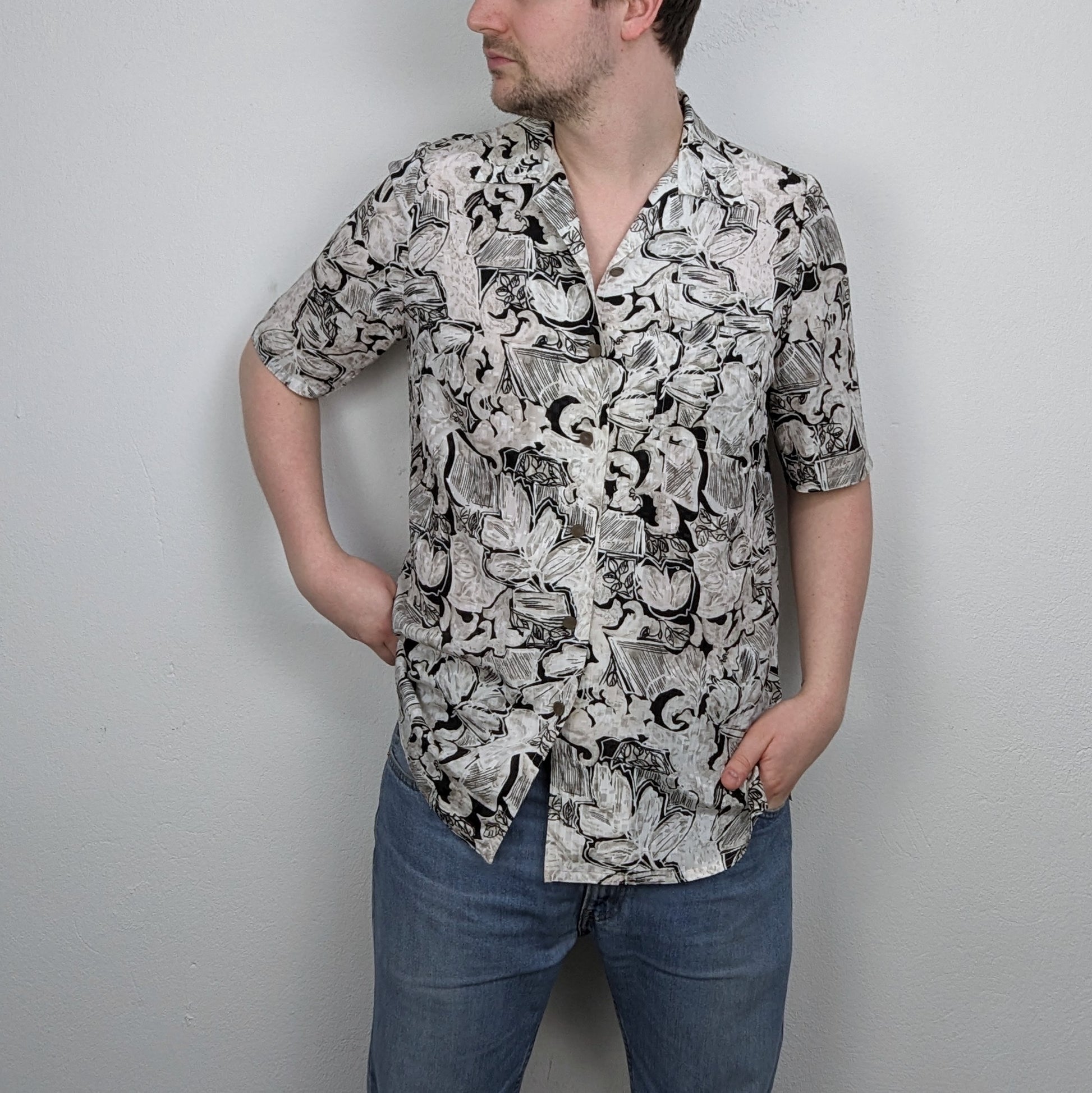 Kuratierter Vintage Onlineshop nachhaltige Secondhand Kleidung online kaufen, Online Shop Vintage, Vintage Online Shop, Second Hand Online Shop, gebraucht, zweite Hand, reused, preloved, Y2K, thriftshop, thriftstore, thrifting, thrift shop, thrift store