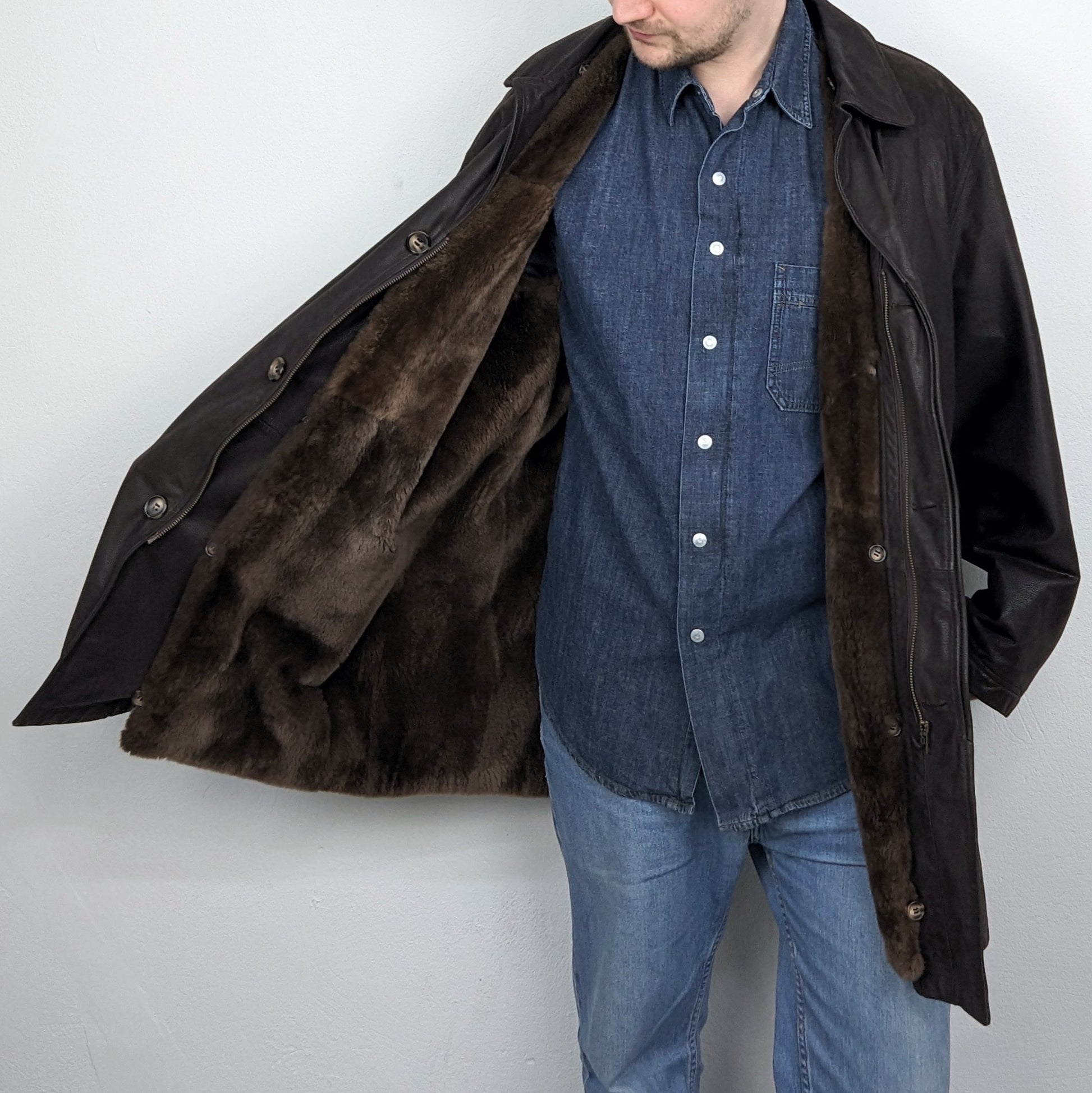 Kuratierter Vintage Onlineshop nachhaltige Secondhand Kleidung online kaufen, Online Shop Vintage, Vintage Online Shop, Second Hand Online Shop, gebraucht, zweite Hand, reused, preloved, Y2K, thriftshop, thriftstore, thrifting, thrift shop, thrift store