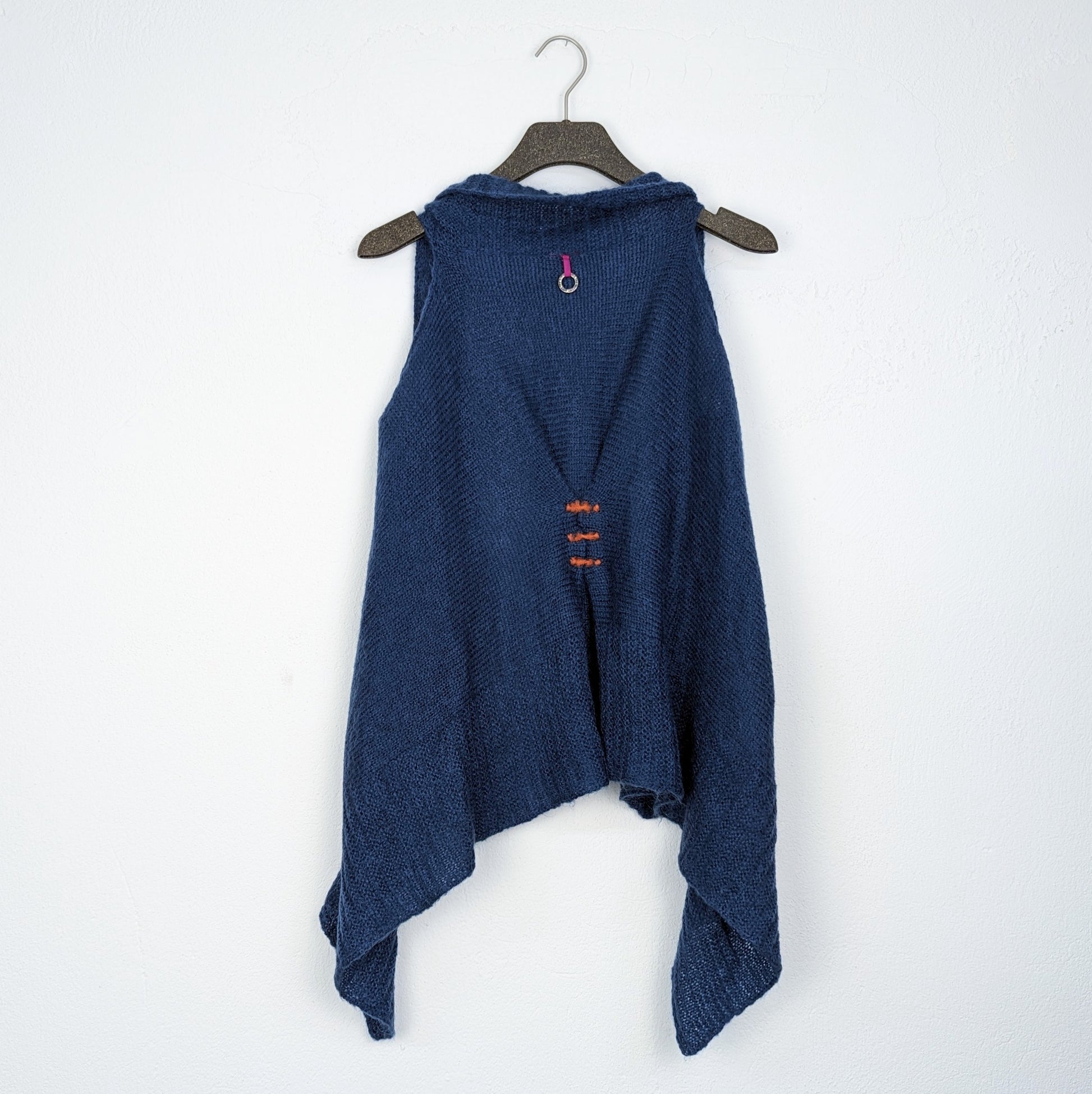 Kuratierter Vintage Onlineshop nachhaltige Secondhand Kleidung online kaufen, Online Shop Vintage, Vintage Online Shop, Second Hand Online Shop, gebraucht, zweite Hand, reused, preloved, Y2K, thriftshop, thriftstore, thrifting, thrift shop, thrift store