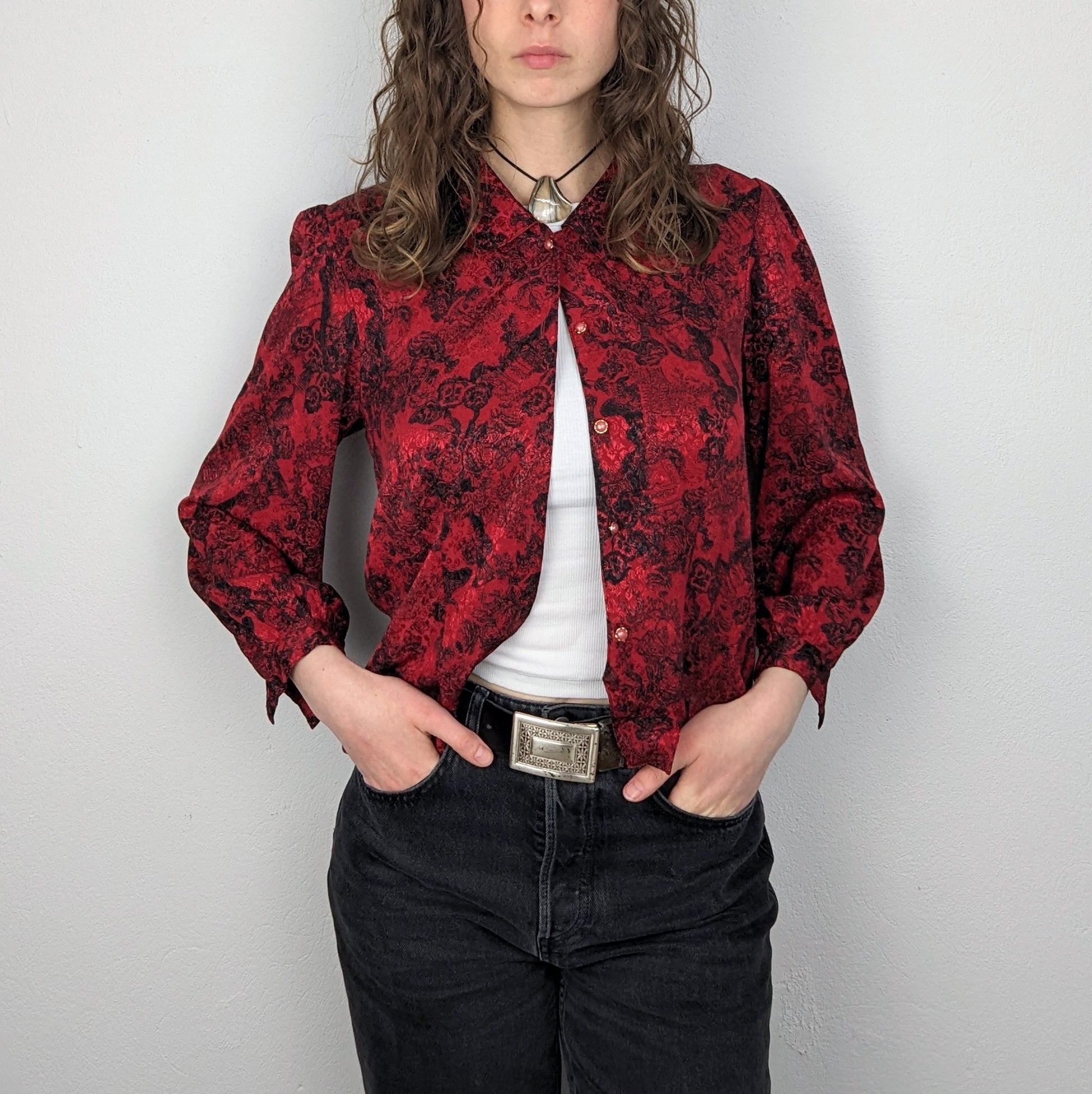 Kuratierter Vintage Onlineshop nachhaltige Secondhand Kleidung online kaufen, Online Shop Vintage, Vintage Online Shop, Second Hand Online Shop, gebraucht, zweite Hand, reused, preloved, Y2K, thriftshop, thriftstore, thrifting, thrift shop, thrift store
