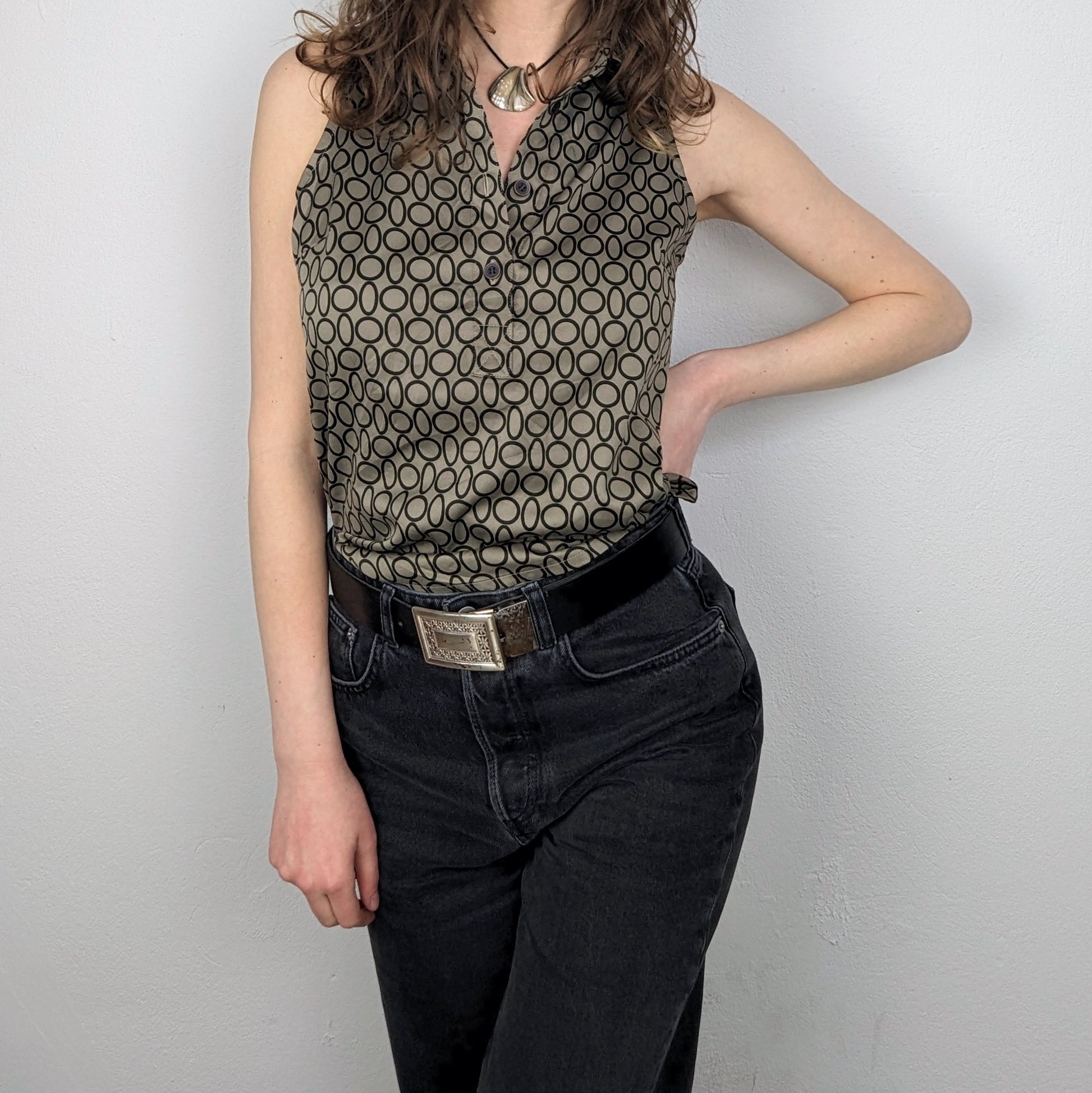 Kuratierter Vintage Onlineshop nachhaltige Secondhand Kleidung online kaufen, Online Shop Vintage, Vintage Online Shop, Second Hand Online Shop, gebraucht, zweite Hand, reused, preloved, Y2K, thriftshop, thriftstore, thrifting, thrift shop, thrift store