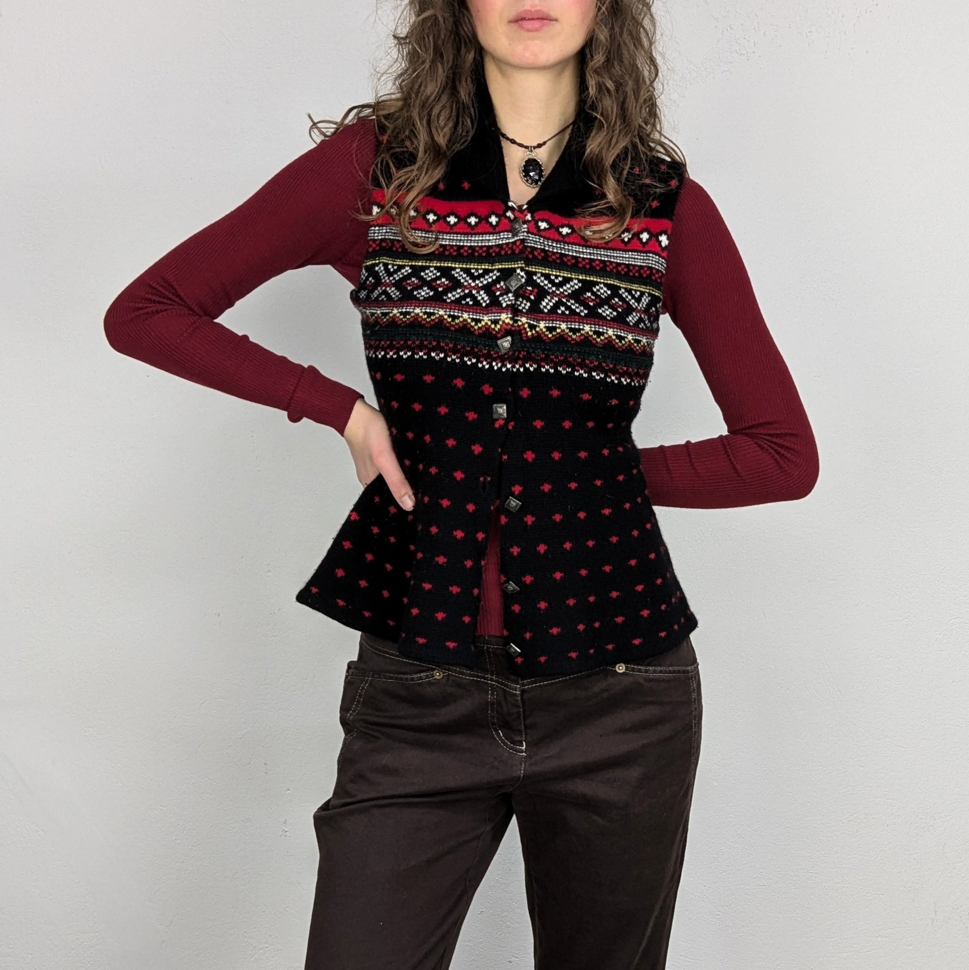 Kuratierter Vintage Onlineshop nachhaltige Secondhand Kleidung online kaufen, Online Shop Vintage, Vintage Online Shop, Second Hand Online Shop, gebraucht, zweite Hand, reused, preloved, Y2K, thriftshop, thriftstore, thrifting, thrift shop, thrift store