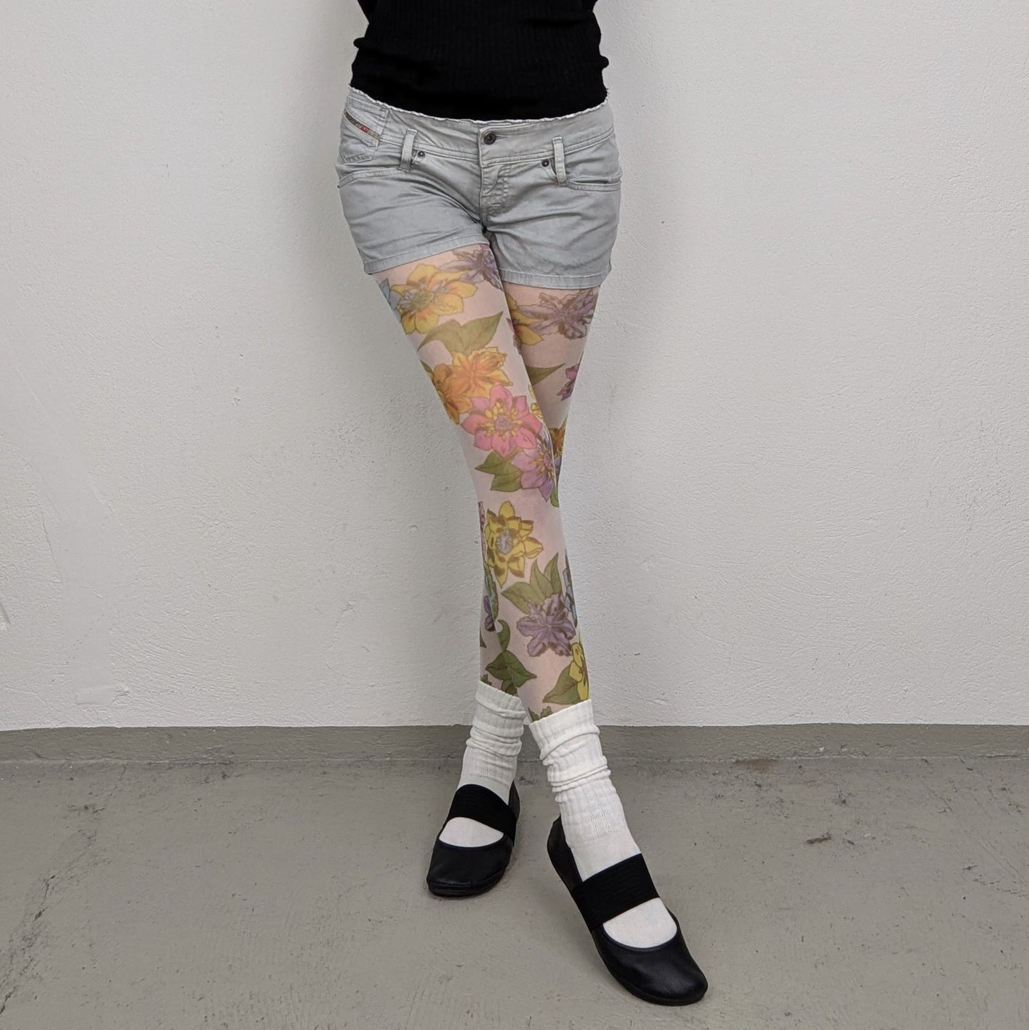 Kuratierter Vintage Onlineshop nachhaltige Secondhand Kleidung online kaufen, Online Shop Vintage, Vintage Online Shop, Second Hand Online Shop, gebraucht, zweite Hand, reused, preloved, Y2K, thriftshop, thriftstore, thrifting, thrift shop, thrift store
