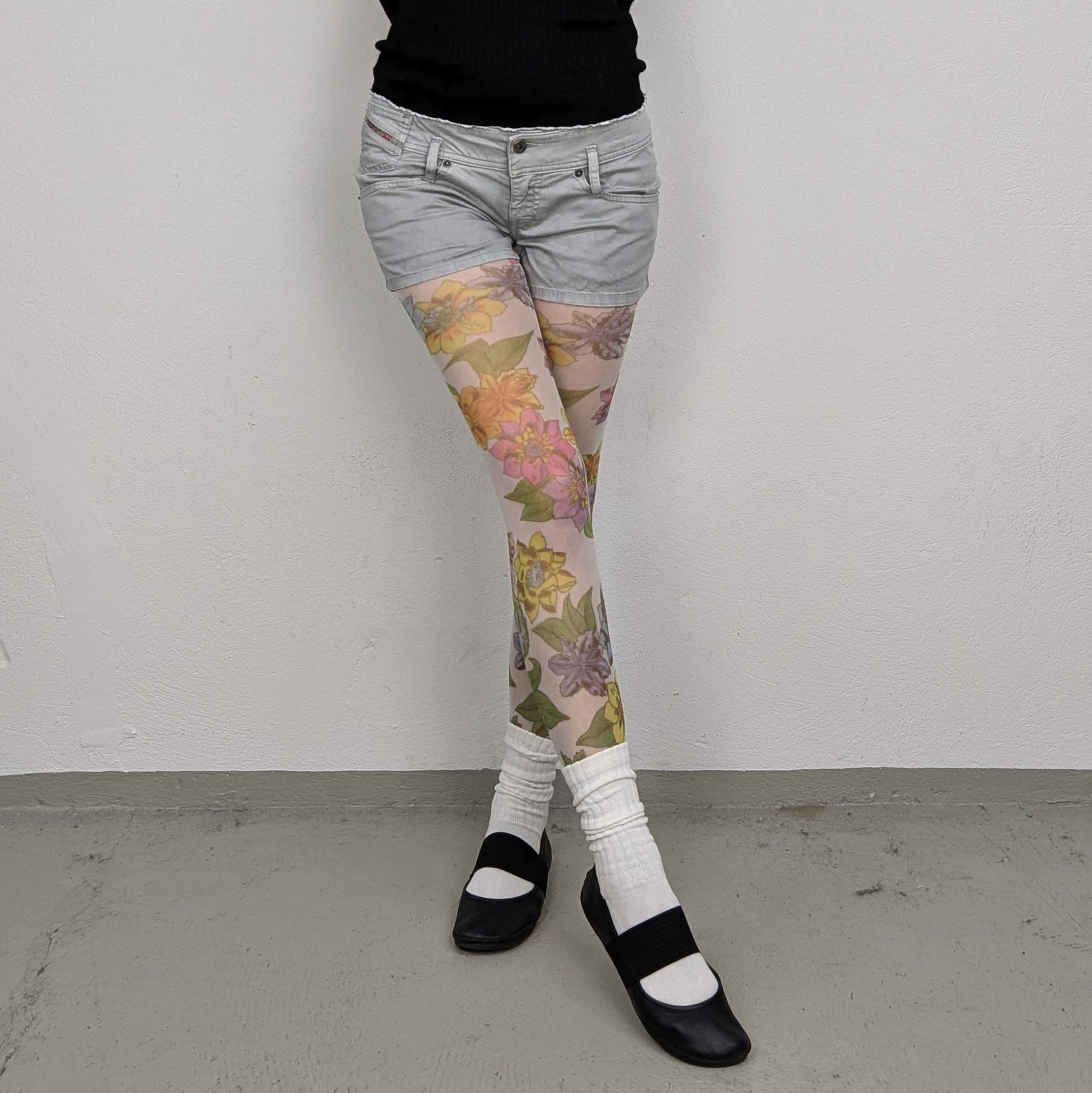 Kuratierter Vintage Onlineshop nachhaltige Secondhand Kleidung online kaufen, Online Shop Vintage, Vintage Online Shop, Second Hand Online Shop, gebraucht, zweite Hand, reused, preloved, Y2K, thriftshop, thriftstore, thrifting, thrift shop, thrift store