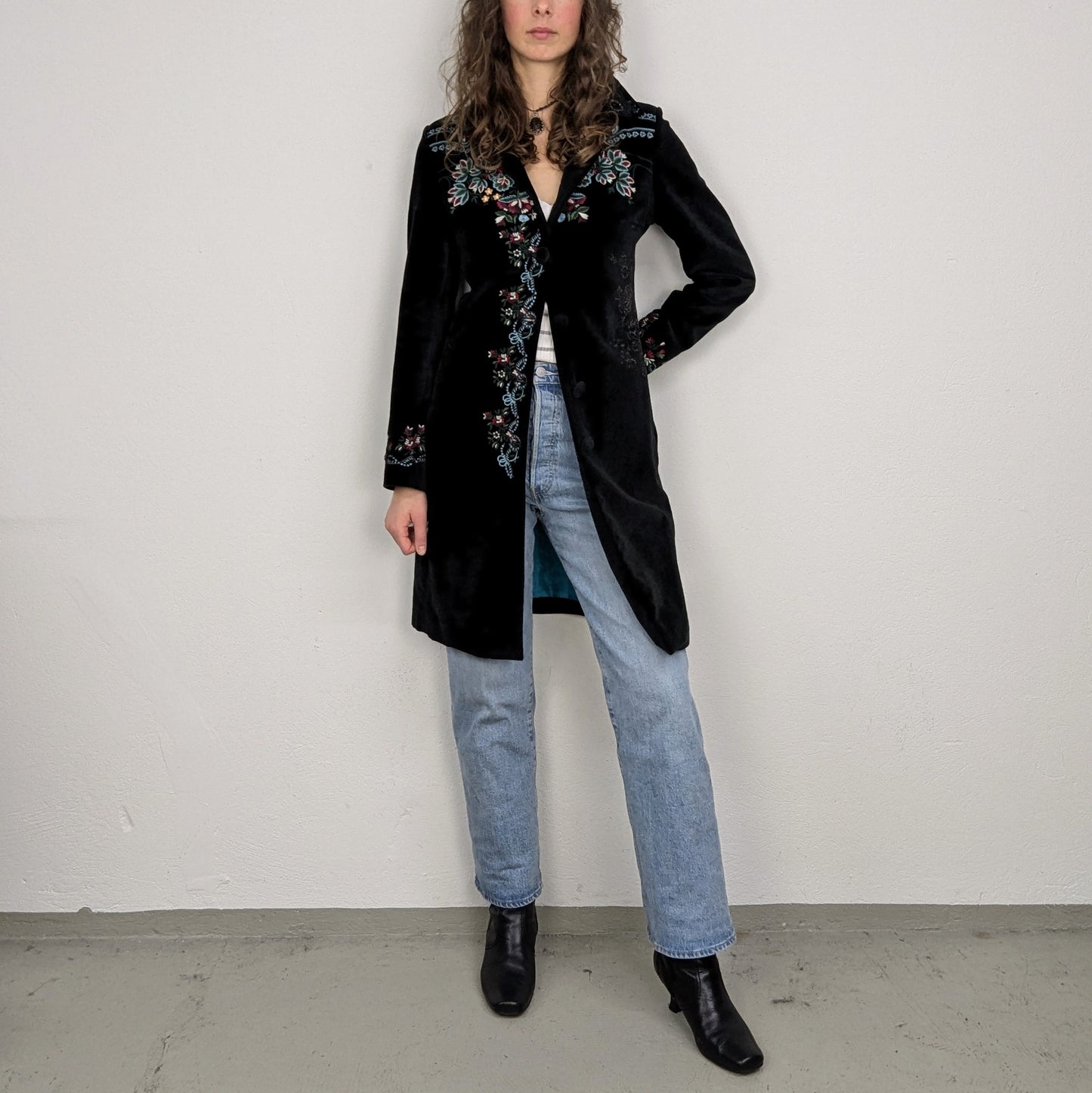 Kuratierter Vintage Onlineshop nachhaltige Secondhand Kleidung online kaufen, Online Shop Vintage, Vintage Online Shop, Second Hand Online Shop, gebraucht, zweite Hand, reused, preloved, Y2K, thriftshop, thriftstore, thrifting, thrift shop, thrift store