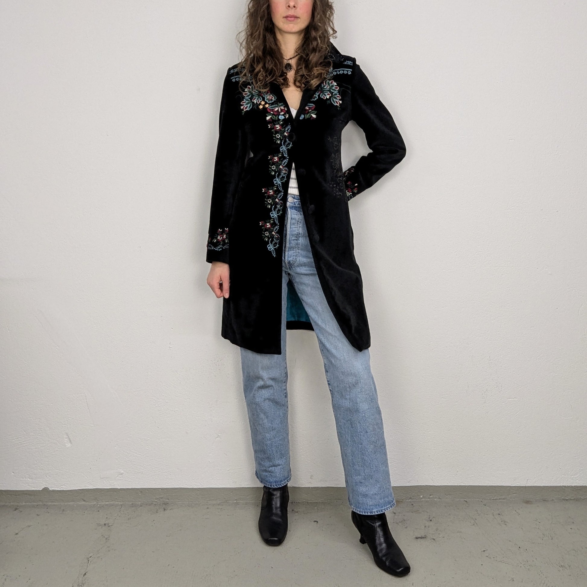 Kuratierter Vintage Onlineshop nachhaltige Secondhand Kleidung online kaufen, Online Shop Vintage, Vintage Online Shop, Second Hand Online Shop, gebraucht, zweite Hand, reused, preloved, Y2K, thriftshop, thriftstore, thrifting, thrift shop, thrift store