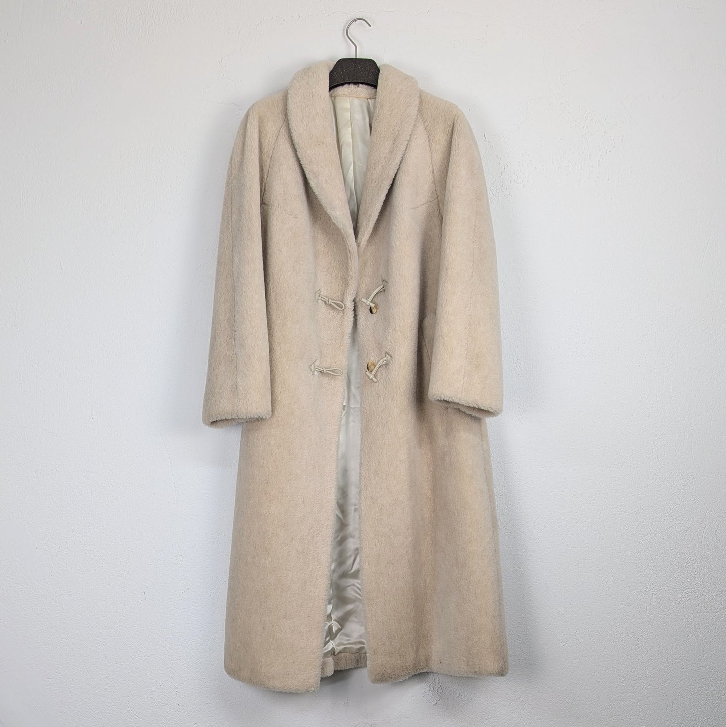 Kuratierter Vintage Onlineshop nachhaltige Secondhand Kleidung online kaufen, Online Shop Vintage, Vintage Online Shop, Second Hand Online Shop, gebraucht, zweite Hand, reused, preloved, Y2K, thriftshop, thriftstore, thrifting, thrift shop, thrift store