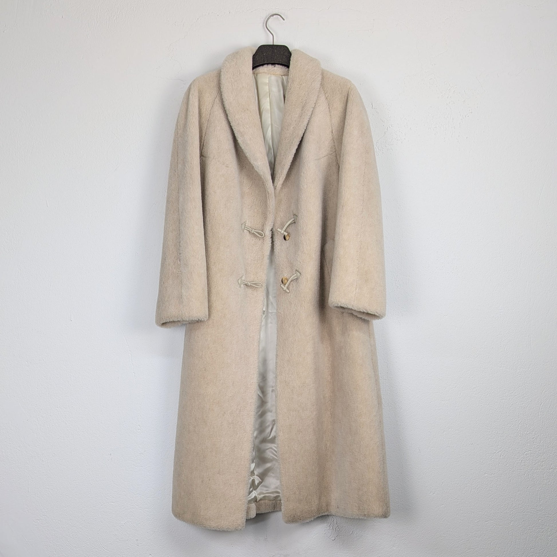 Kuratierter Vintage Onlineshop nachhaltige Secondhand Kleidung online kaufen, Online Shop Vintage, Vintage Online Shop, Second Hand Online Shop, gebraucht, zweite Hand, reused, preloved, Y2K, thriftshop, thriftstore, thrifting, thrift shop, thrift store