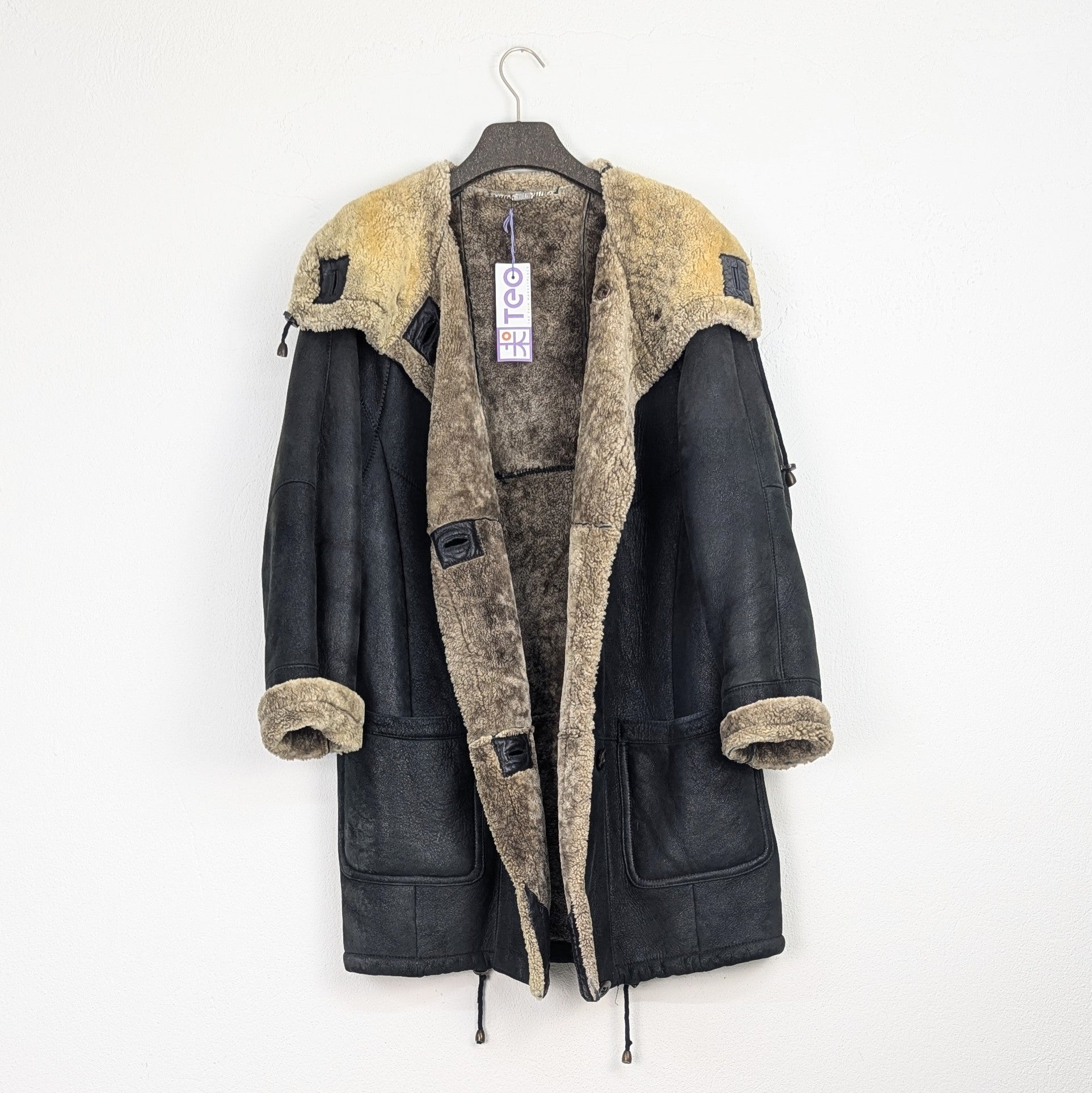 Kuratierter Vintage Onlineshop nachhaltige Secondhand Kleidung online kaufen, Online Shop Vintage, Vintage Online Shop, Second Hand Online Shop, gebraucht, zweite Hand, reused, preloved, Y2K, thriftshop, thriftstore, thrifting, thrift shop, thrift store
