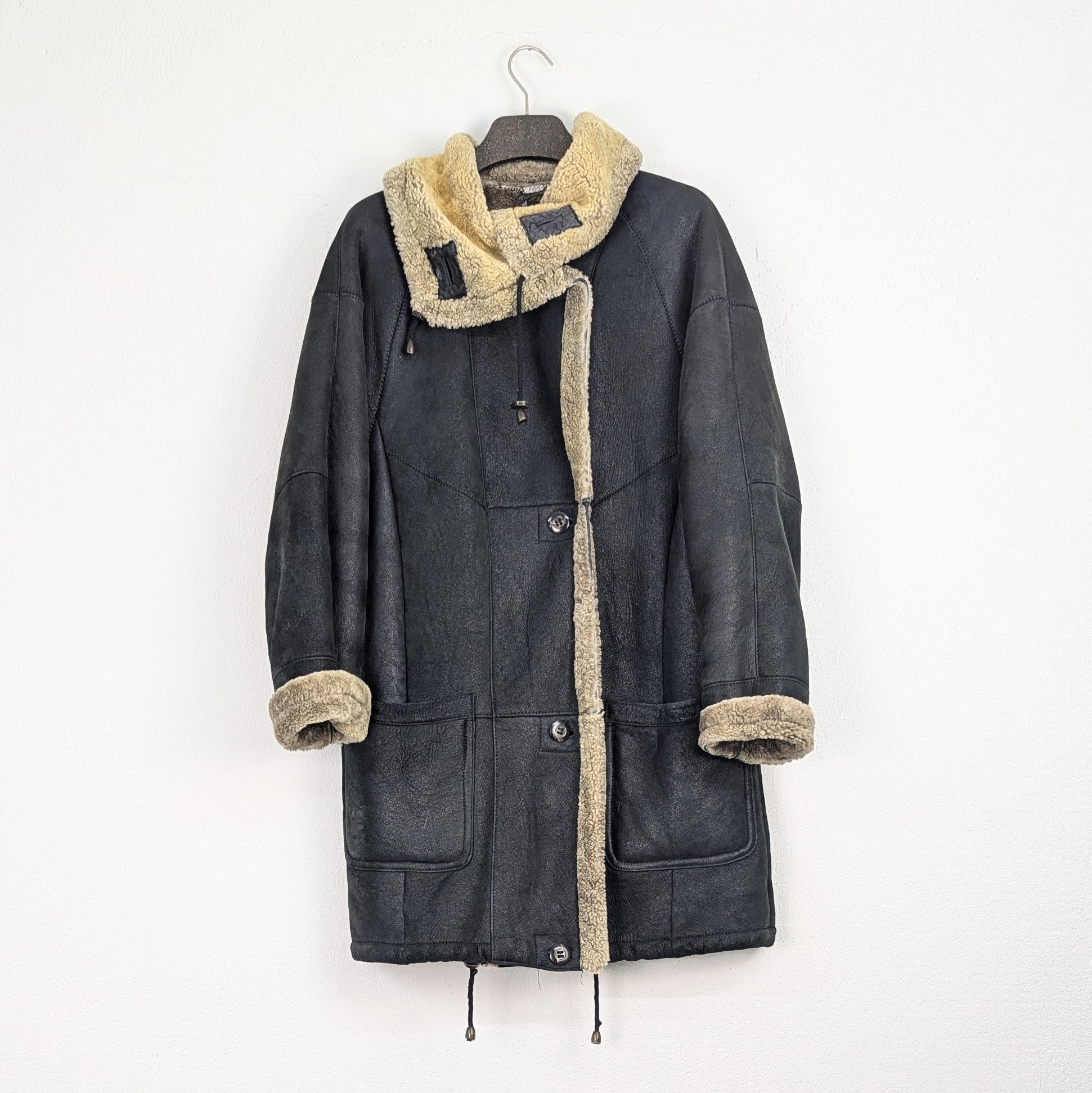 Kuratierter Vintage Onlineshop nachhaltige Secondhand Kleidung online kaufen, Online Shop Vintage, Vintage Online Shop, Second Hand Online Shop, gebraucht, zweite Hand, reused, preloved, Y2K, thriftshop, thriftstore, thrifting, thrift shop, thrift store