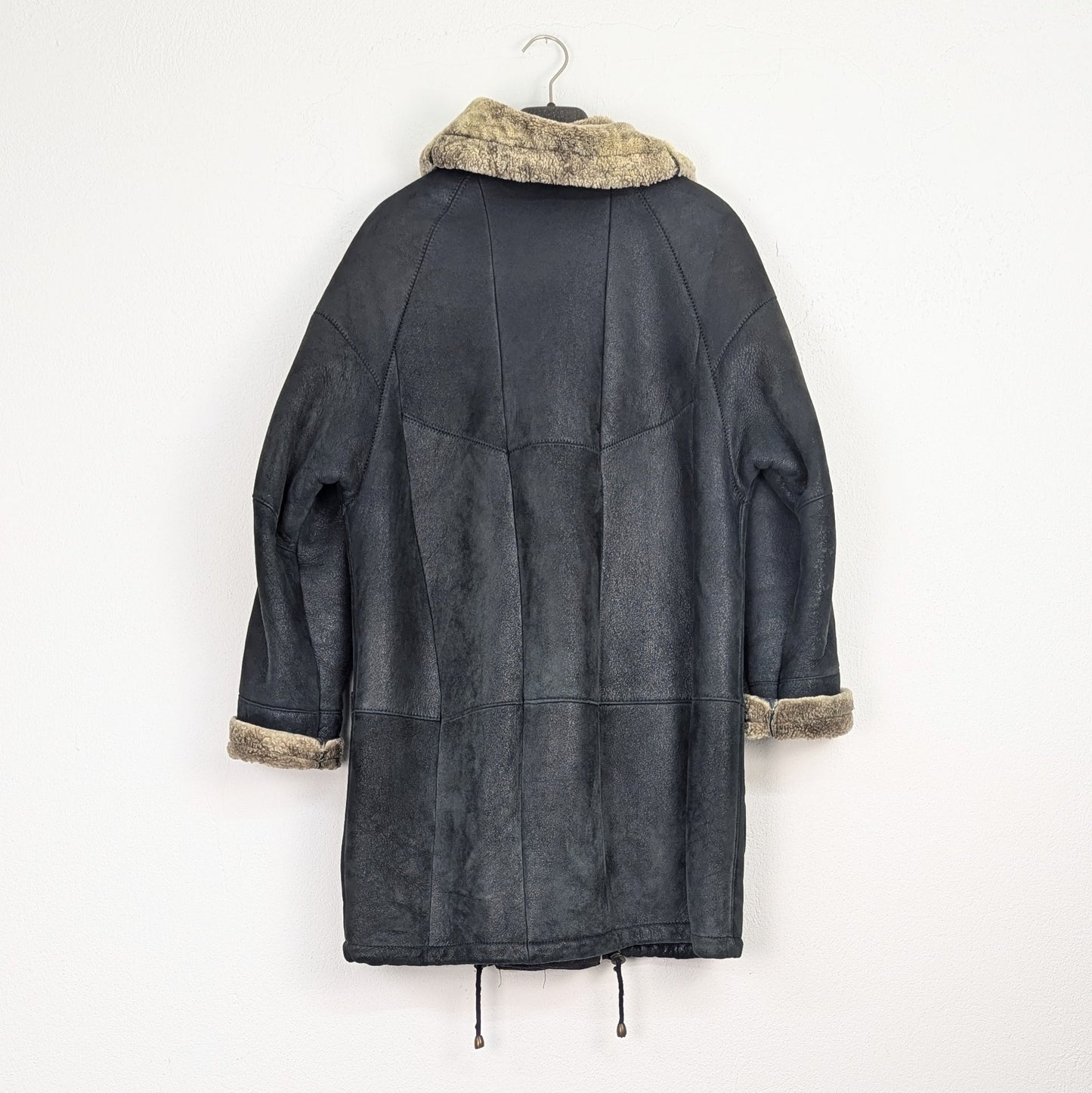 Kuratierter Vintage Onlineshop nachhaltige Secondhand Kleidung online kaufen, Online Shop Vintage, Vintage Online Shop, Second Hand Online Shop, gebraucht, zweite Hand, reused, preloved, Y2K, thriftshop, thriftstore, thrifting, thrift shop, thrift store
