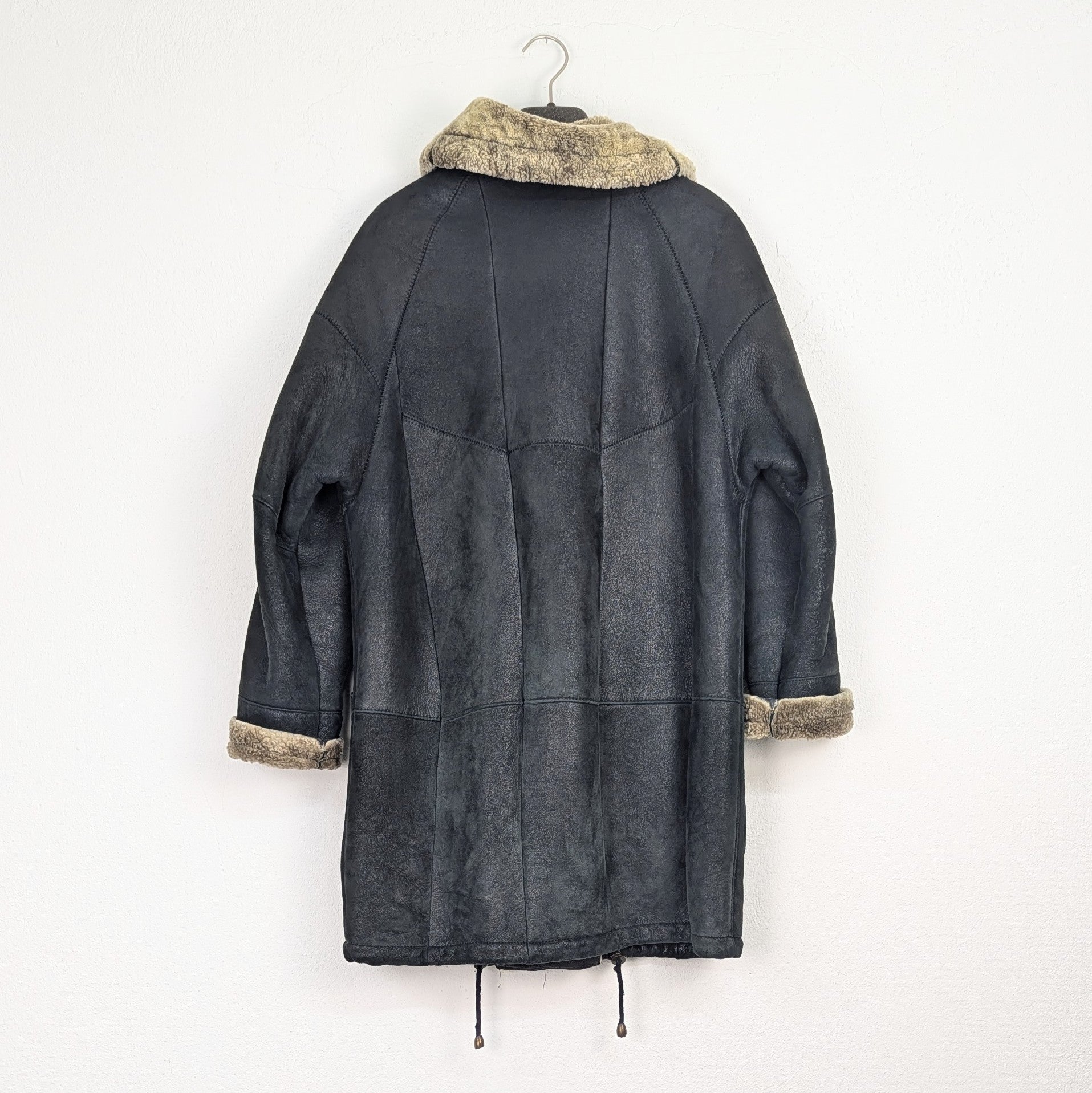 Kuratierter Vintage Onlineshop nachhaltige Secondhand Kleidung online kaufen, Online Shop Vintage, Vintage Online Shop, Second Hand Online Shop, gebraucht, zweite Hand, reused, preloved, Y2K, thriftshop, thriftstore, thrifting, thrift shop, thrift store