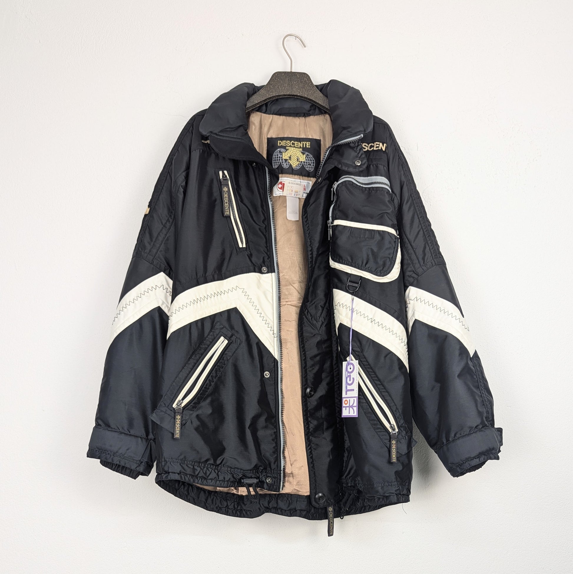 Kuratierter Vintage Onlineshop nachhaltige Secondhand Kleidung online kaufen, Online Shop Vintage, Vintage Online Shop, Second Hand Online Shop, gebraucht, zweite Hand, reused, preloved, Y2K, thriftshop, thriftstore, thrifting, thrift shop, thrift store