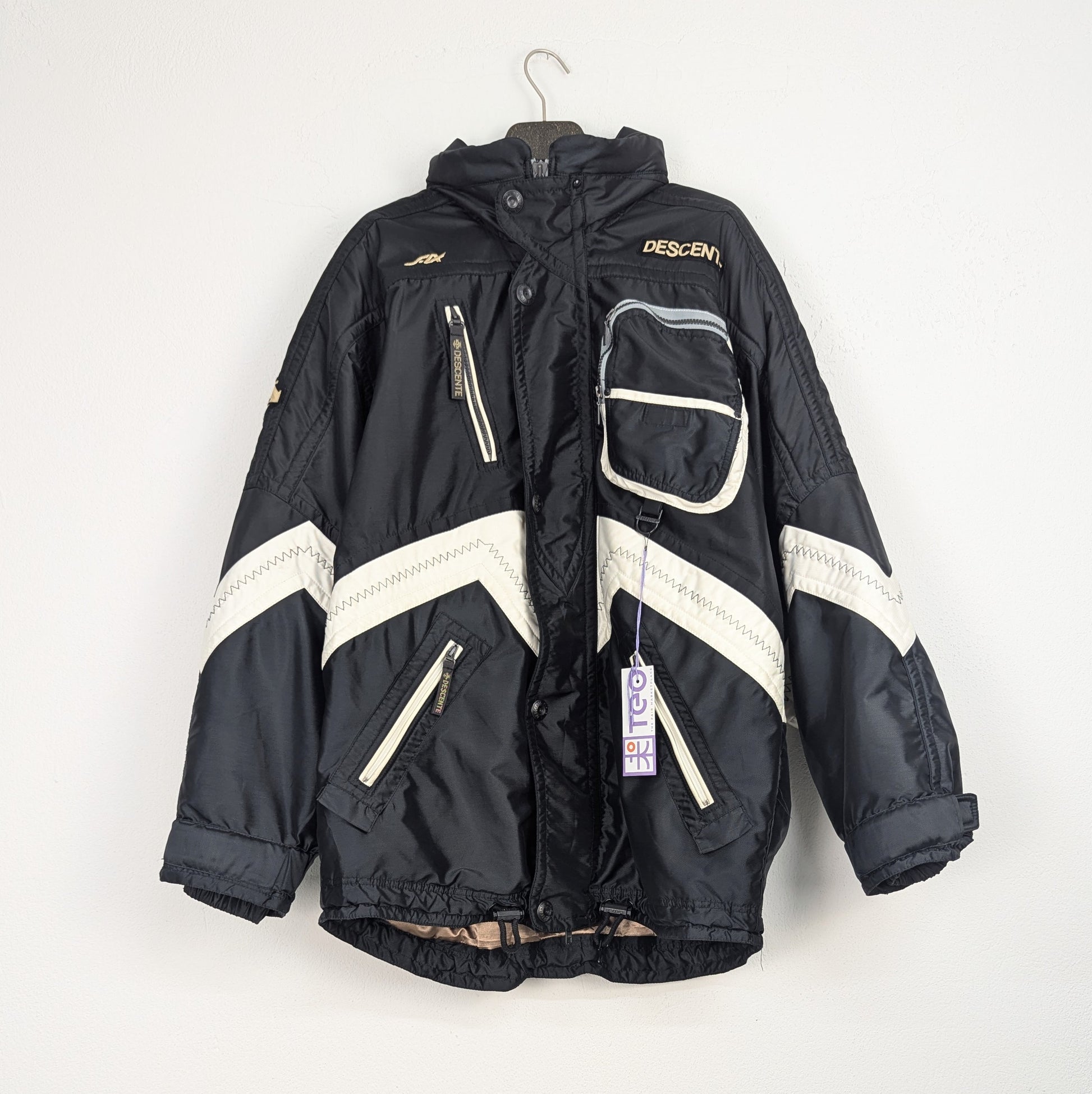 Kuratierter Vintage Onlineshop nachhaltige Secondhand Kleidung online kaufen, Online Shop Vintage, Vintage Online Shop, Second Hand Online Shop, gebraucht, zweite Hand, reused, preloved, Y2K, thriftshop, thriftstore, thrifting, thrift shop, thrift store