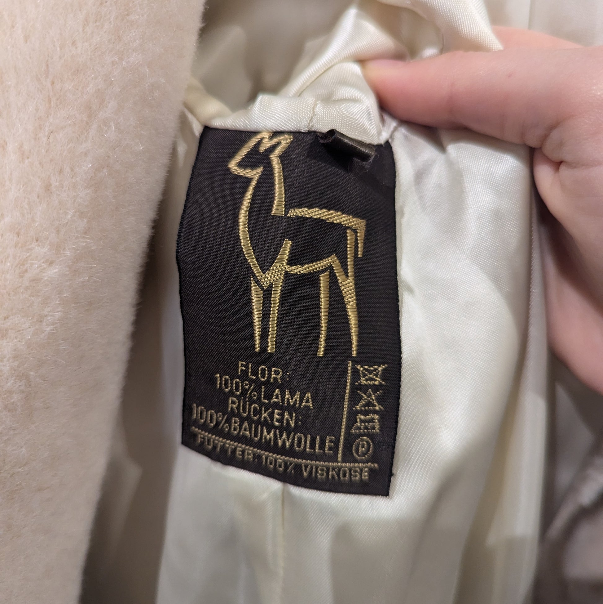 Kuratierter Vintage Onlineshop nachhaltige Secondhand Kleidung online kaufen, Online Shop Vintage, Vintage Online Shop, Second Hand Online Shop, gebraucht, zweite Hand, reused, preloved, Y2K, thriftshop, thriftstore, thrifting, thrift shop, thrift store