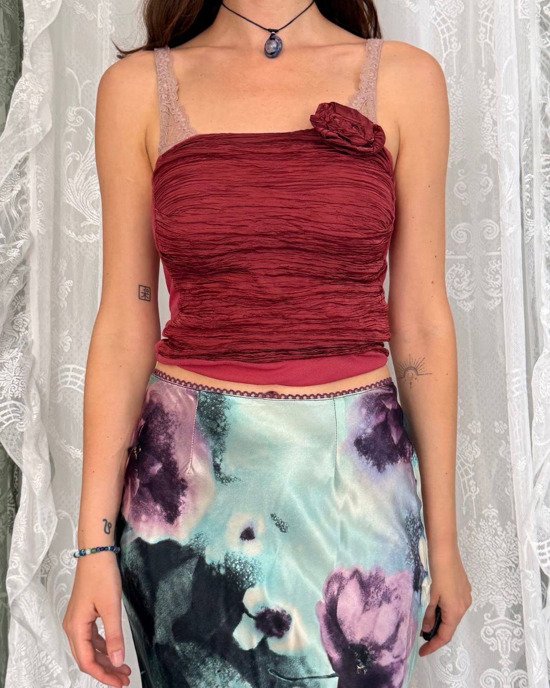 Trägerloses Top Bandeau Top gerafft Blume rot Teos Vintage Onlineshop whimsy witchy 90s Style