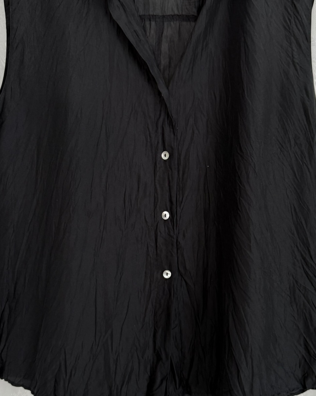 Project Clothing Seidenbluse ärmellos schwarz staple basic hochwertig Vintage Online Shop