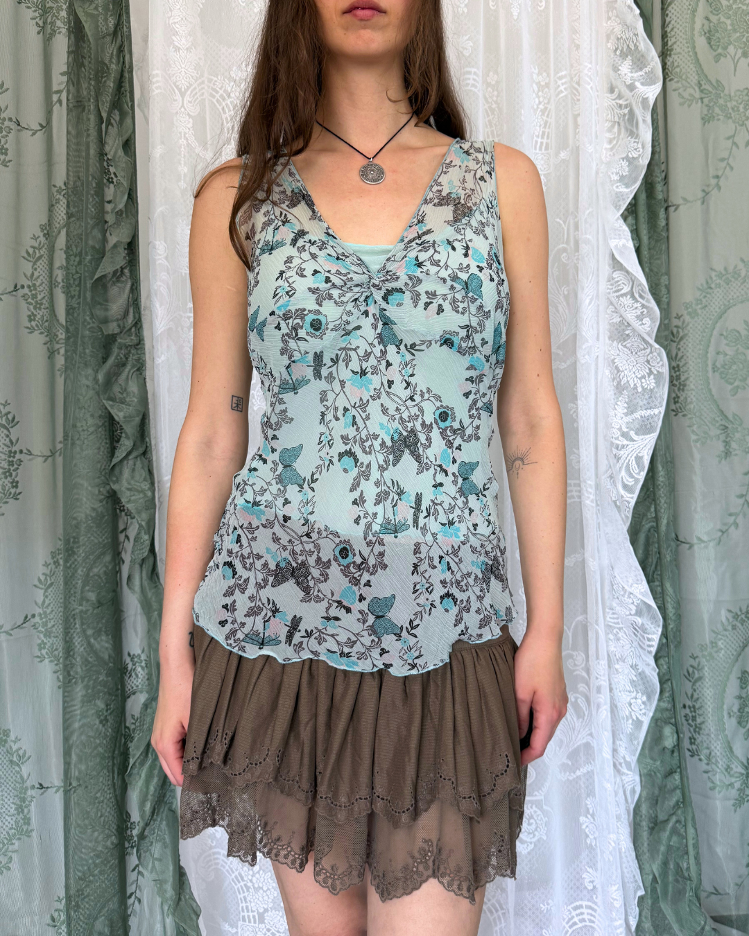 Top 100 % Seide mit Untertop hellblau blumenmuster y2k whimsical whimsy Teos Vintage Onlineshop