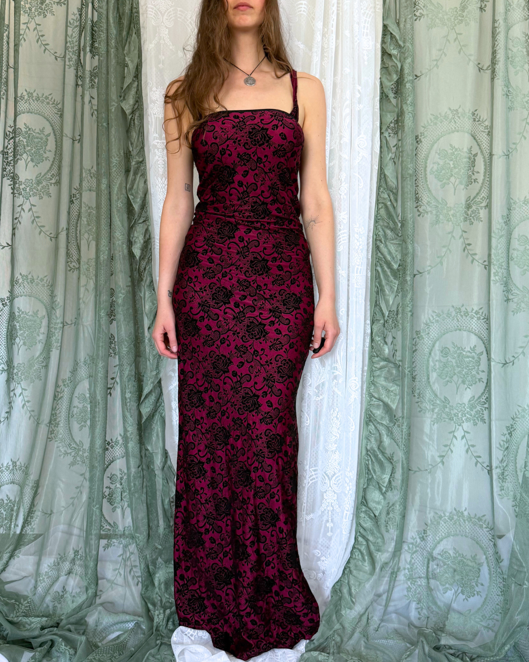 90s Vintage Maxikleid Pilot Blumenmuster dunkelrot schwarze Blumen Teos Vintage