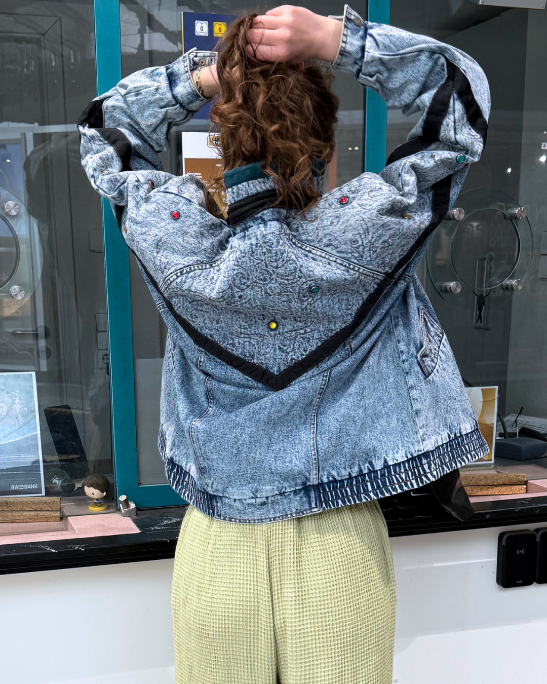 Rare Vintage Jeansjacke Weathered Blues mit Steinen und Ornamenten Boho Whimsical